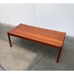 Tavolo da divano danese di metà secolo in teak massiccio di Magnus Olesen, anni '60