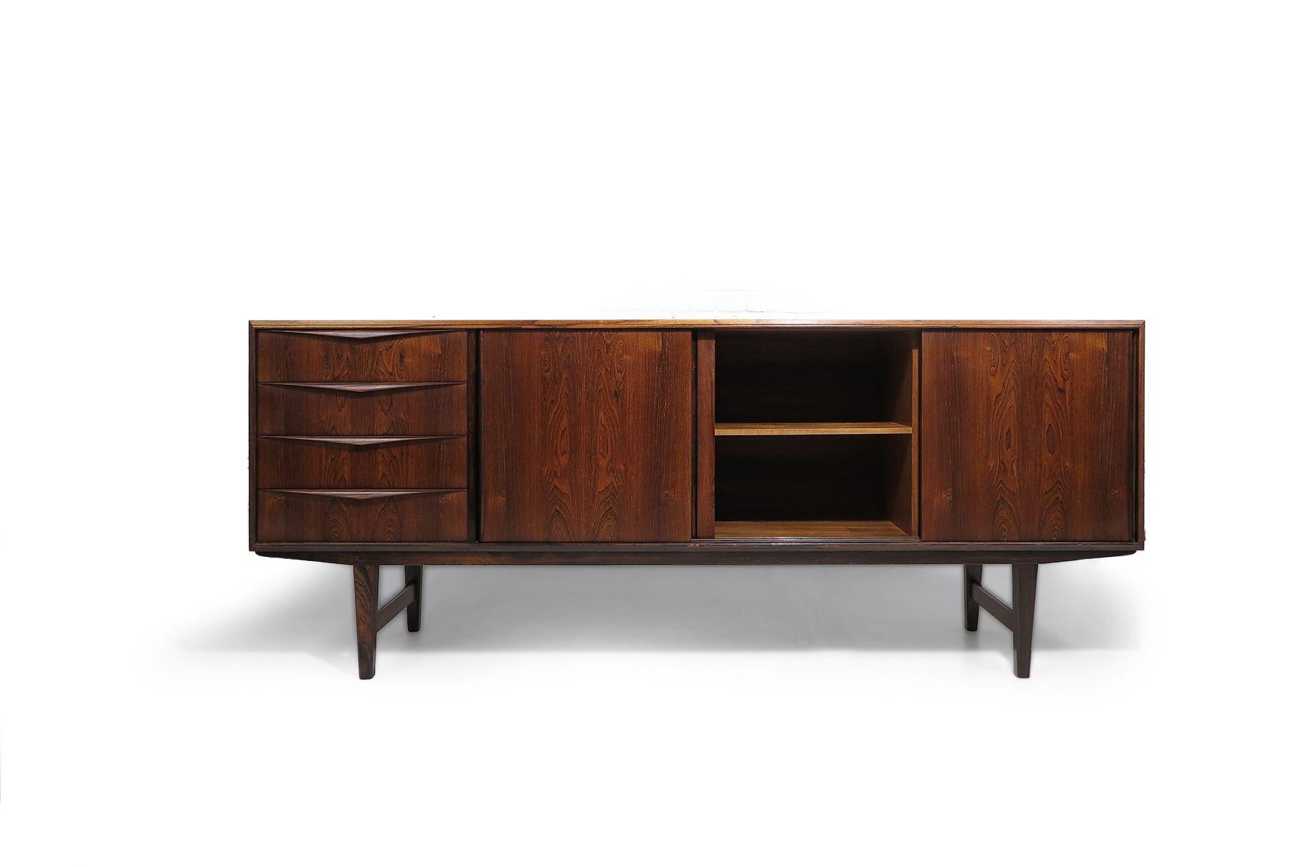 Mid-Century Danish Credenza in Brazilian Rosewood – Restored For Sale 6