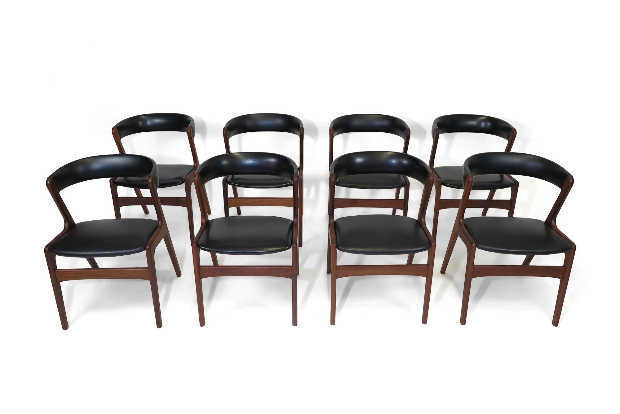 Midcentury Danish Curved Back Dining Chairs in Black Vinyl For Sale 3