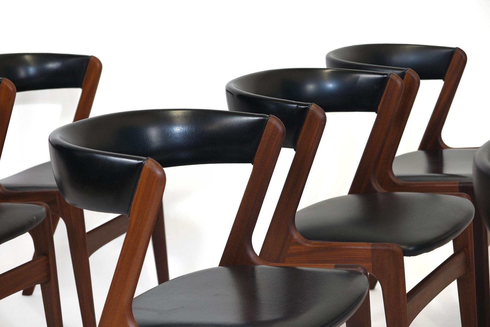 Dänische Esszimmerstühle mit gebogener Rückenlehne aus der Mitte des Jahrhunderts in schwarzem Vinyl im Angebot 5