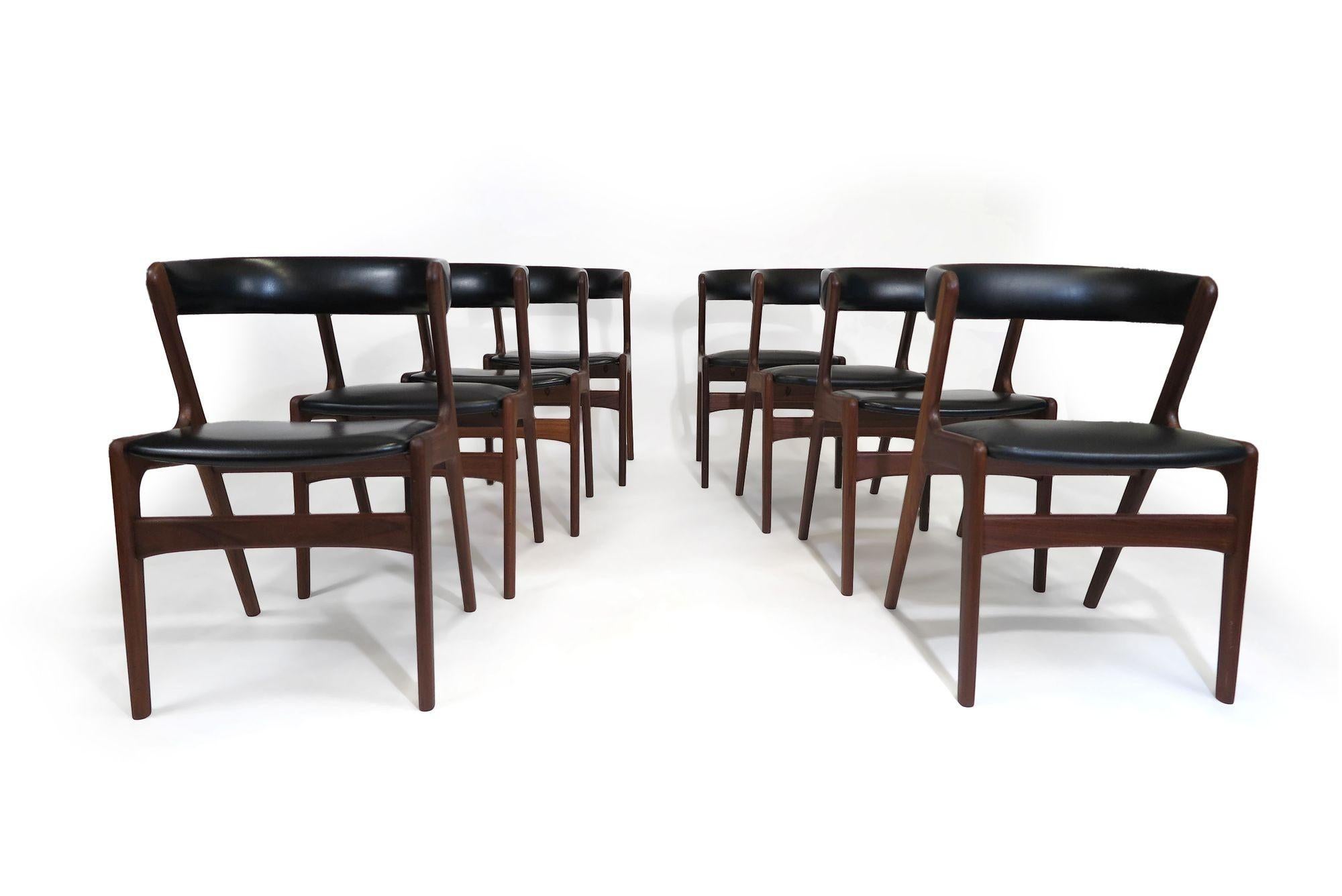 Midcentury Danish Curved Back Dining Chairs in Black Vinyl For Sale 6