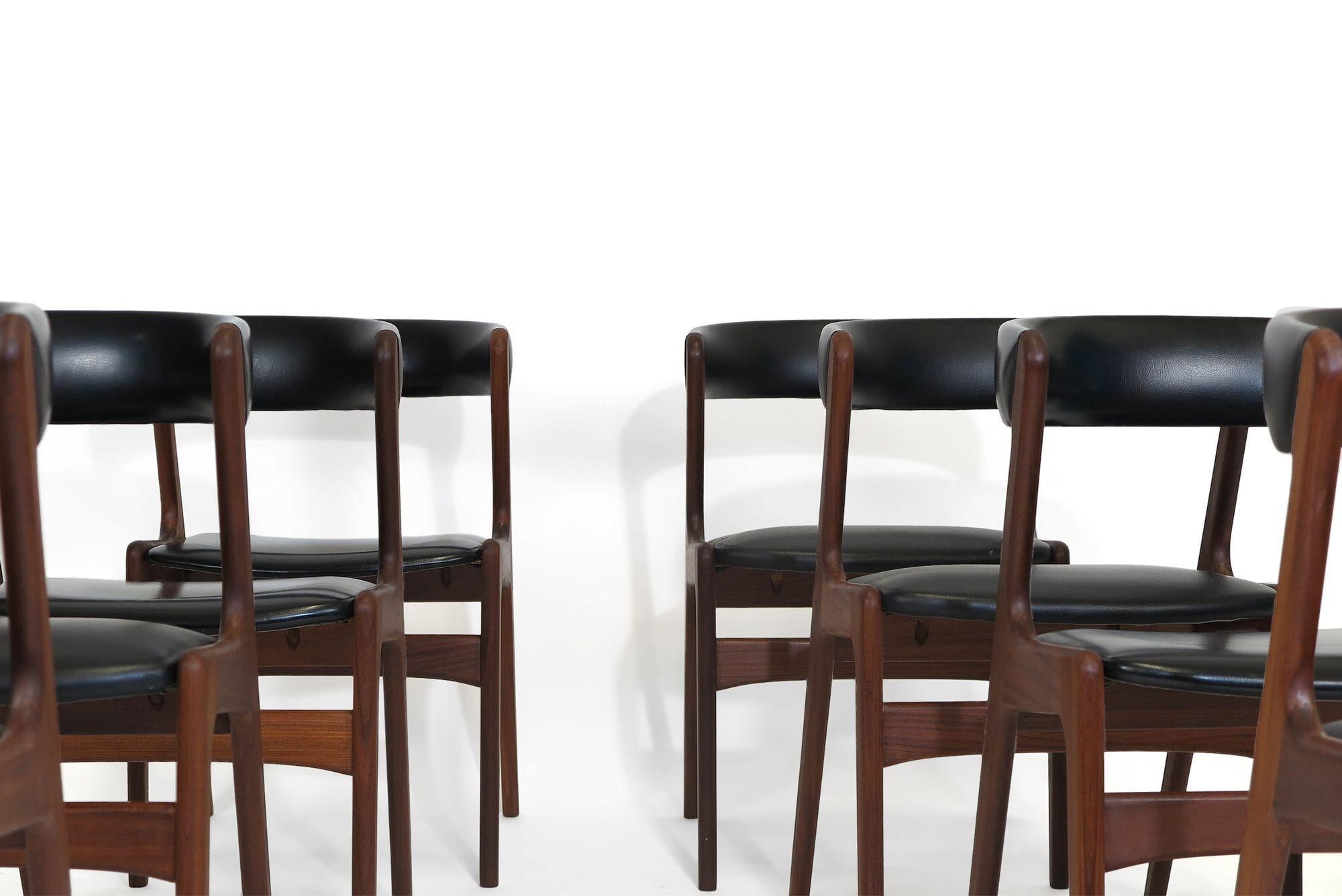 Midcentury Danish Curved Back Dining Chairs in Black Vinyl For Sale 7
