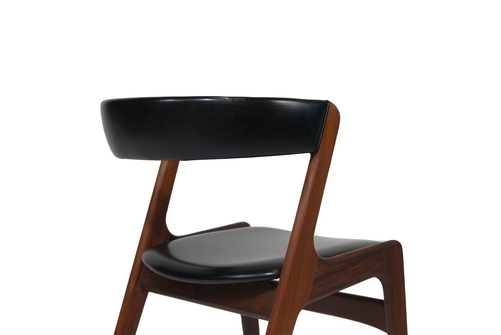 Walnut Midcentury Danish Curved Back Dining Chairs in Black Vinyl For Sale