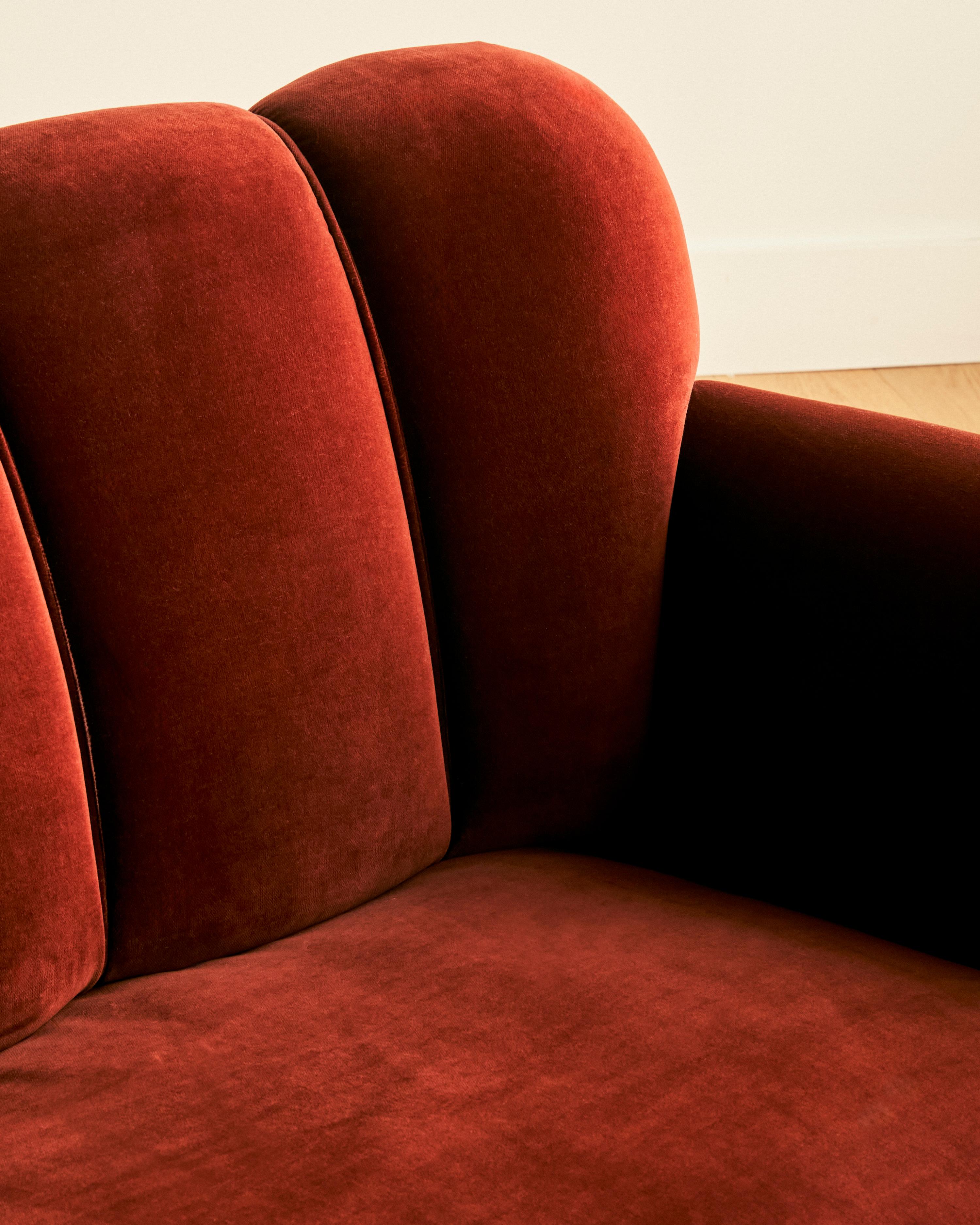 Mid Century Danish Curved Sofa c. 1950's mediados del siglo XX en venta