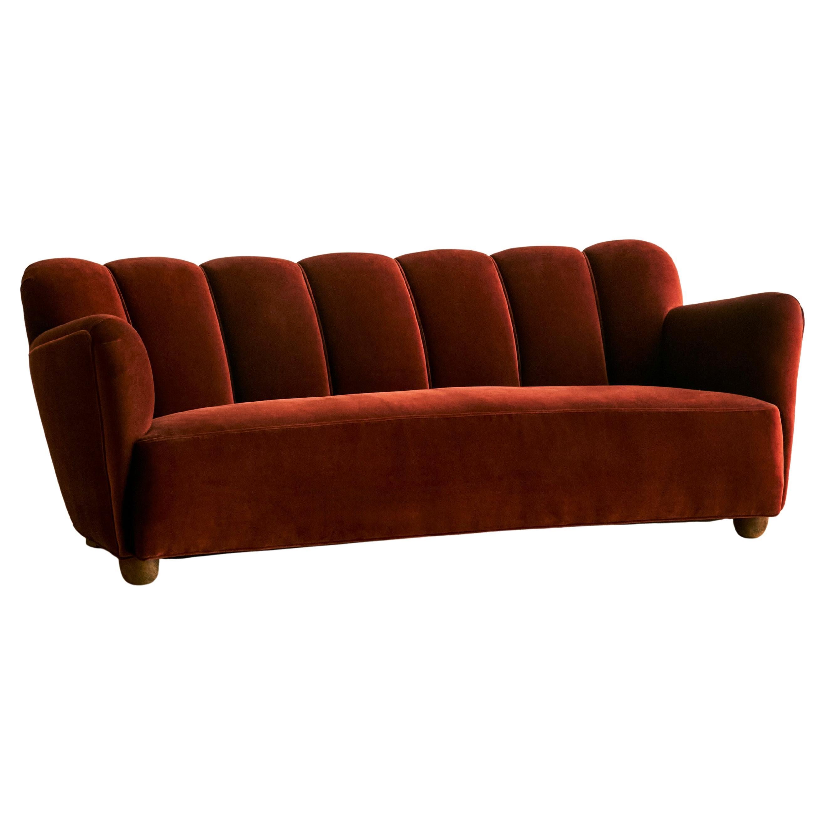 Mid Century Danish Curved Sofa c. 1950
s en venta