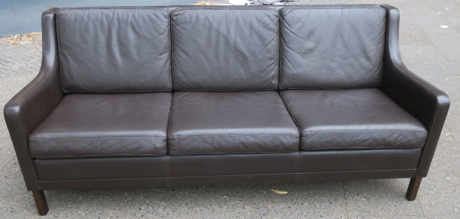 Midcentury Danish sofa in dark brown leather, finely made, 1960s.
  