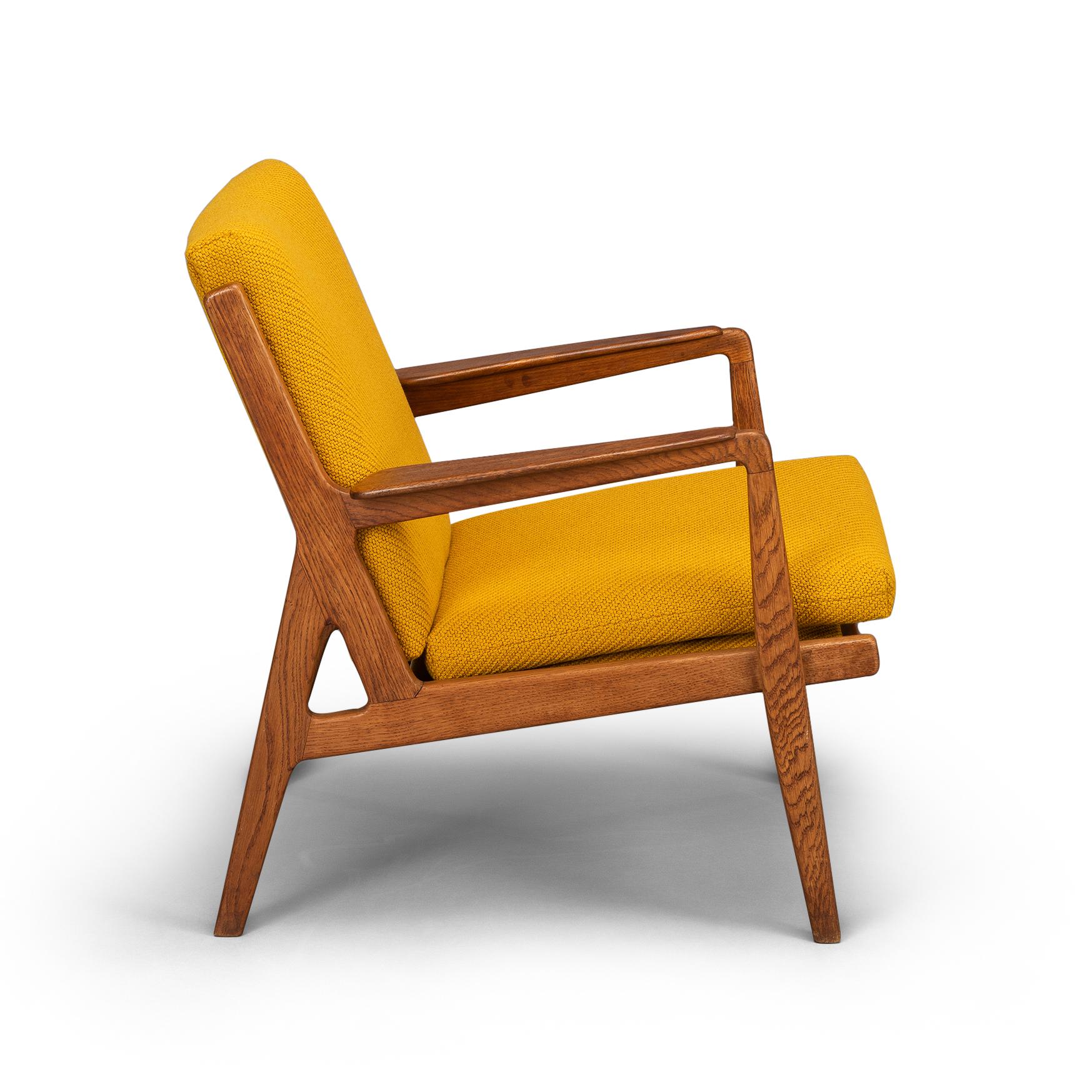 Midcentury Danish Dark Oak with Ocher Yellow Pillows Accent Chair, 1960s In Good Condition In Elshout, NL