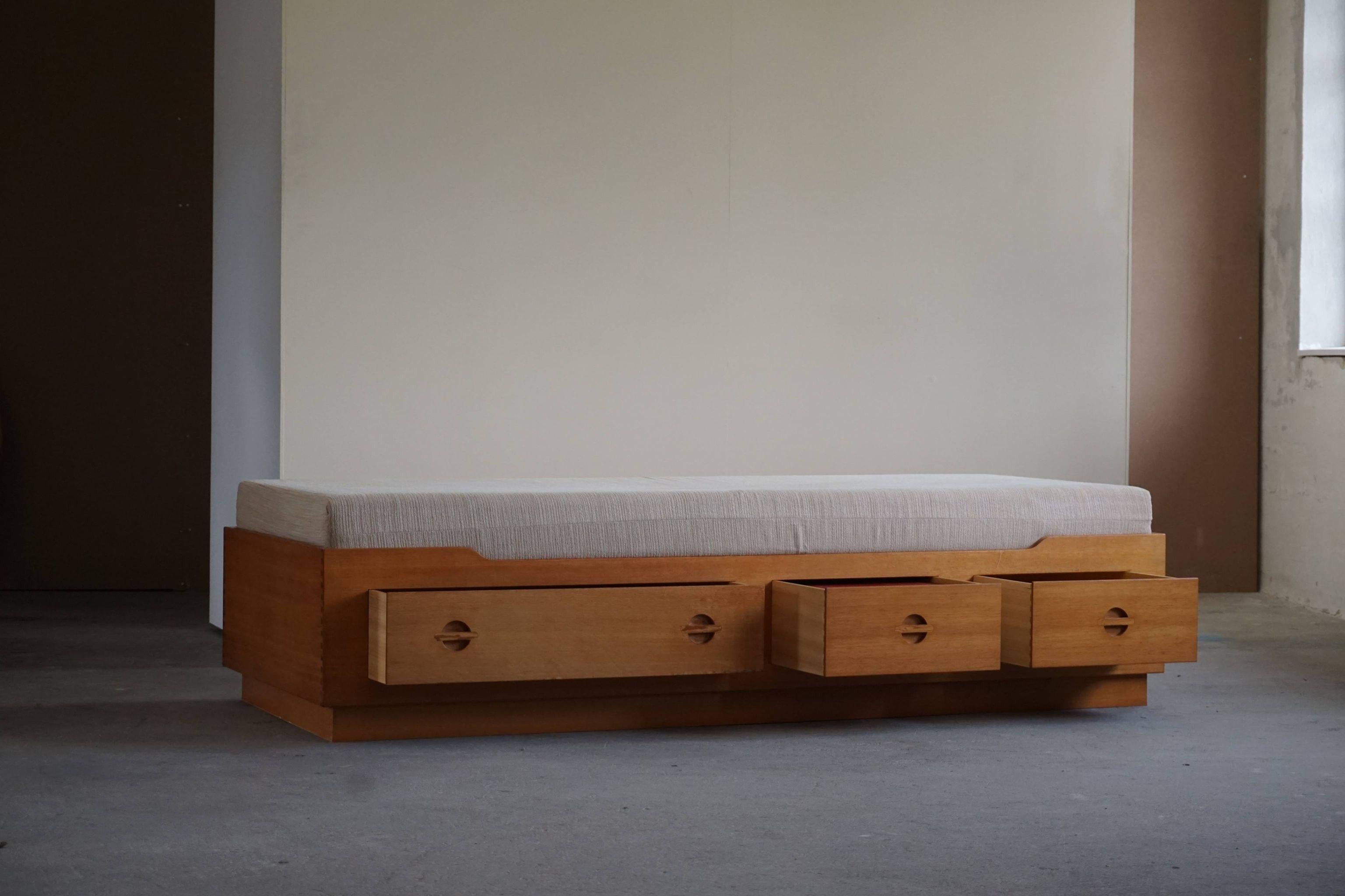 Mid century Danish daybed by Rud Thygesen in Oregon pine, called 