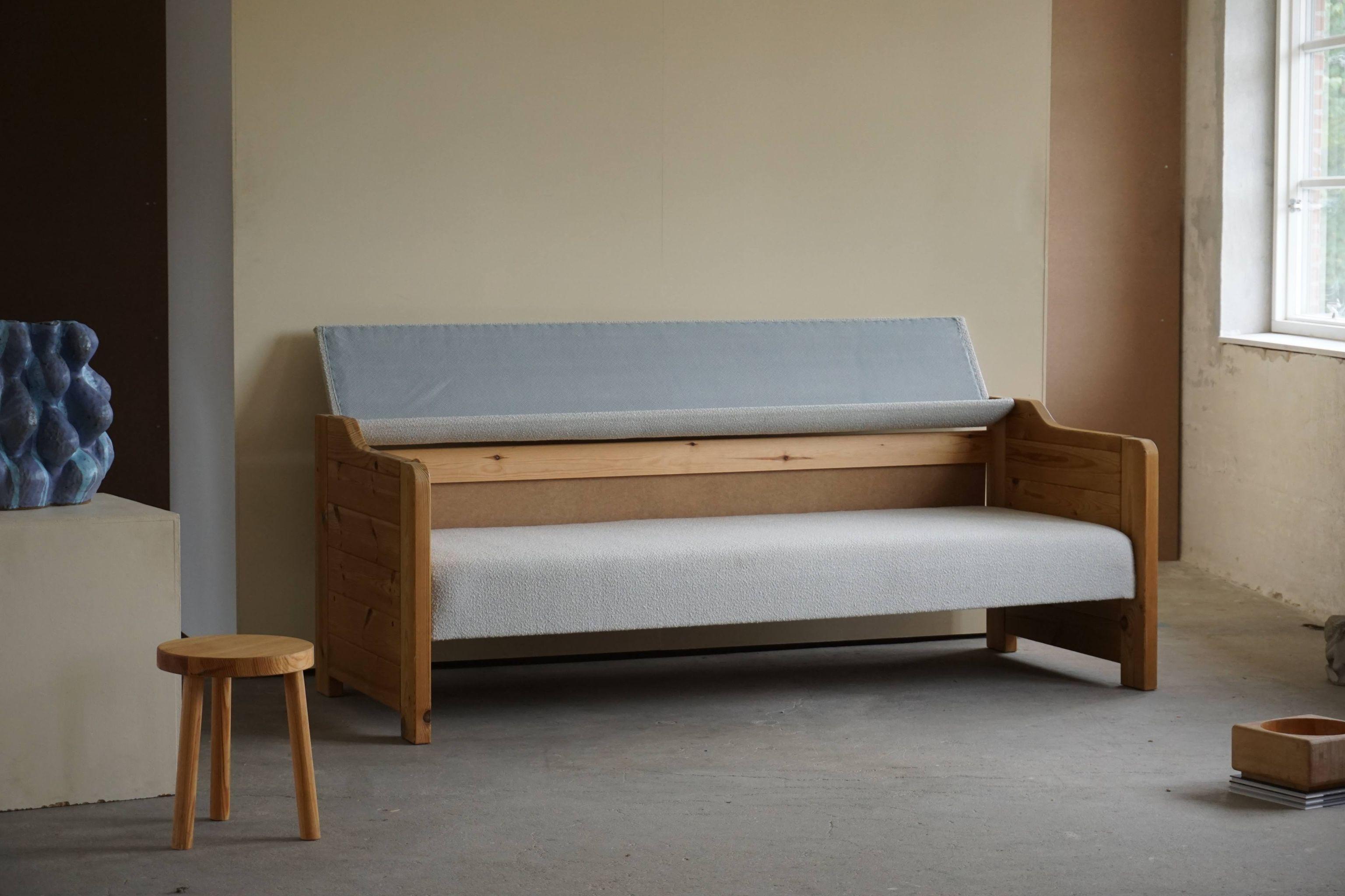 Mid Century Danish Daybed in Solid Pine, Reupholstered in Wool, 1980s For Sale 2