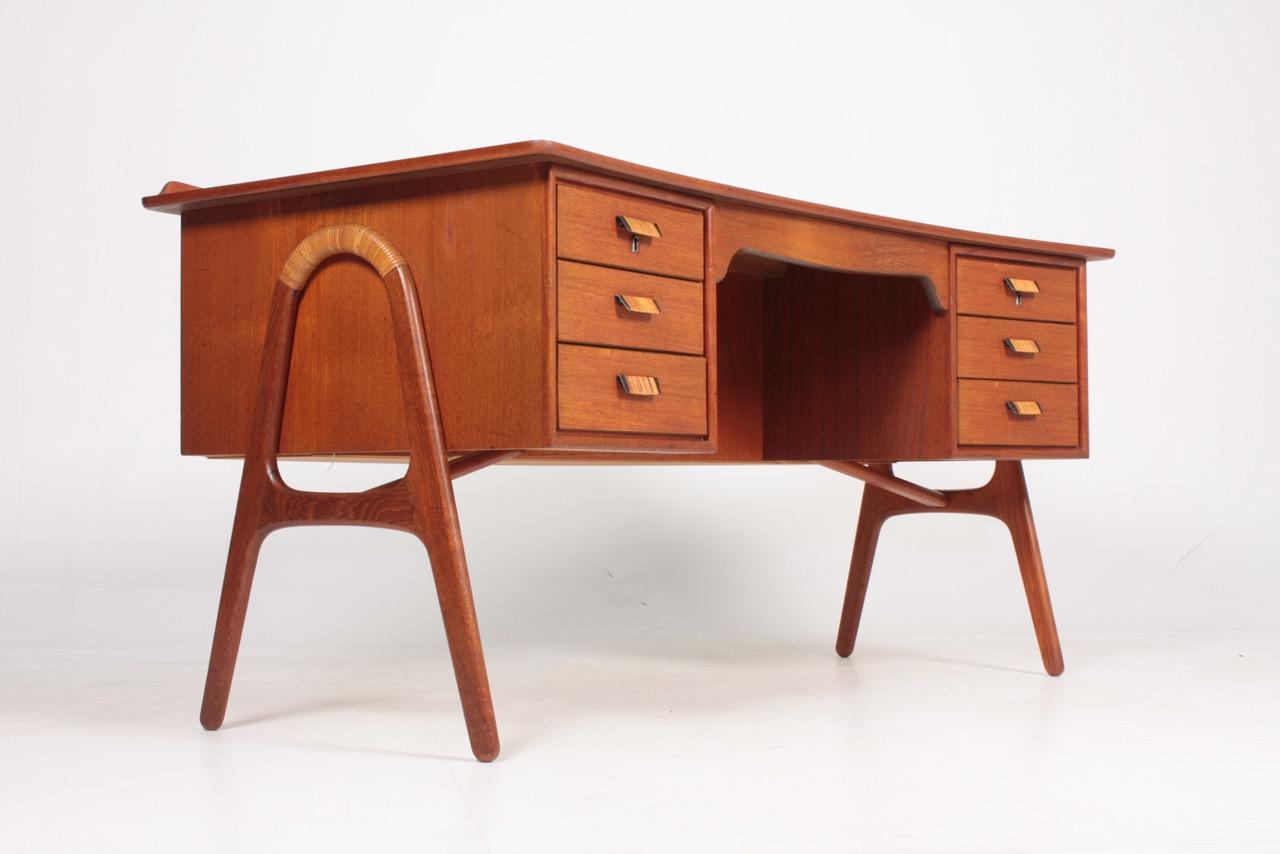 Scandinavian Modern Midcentury Danish Design Desk in Teak by Svend Aage Madsen, 1950s For Sale