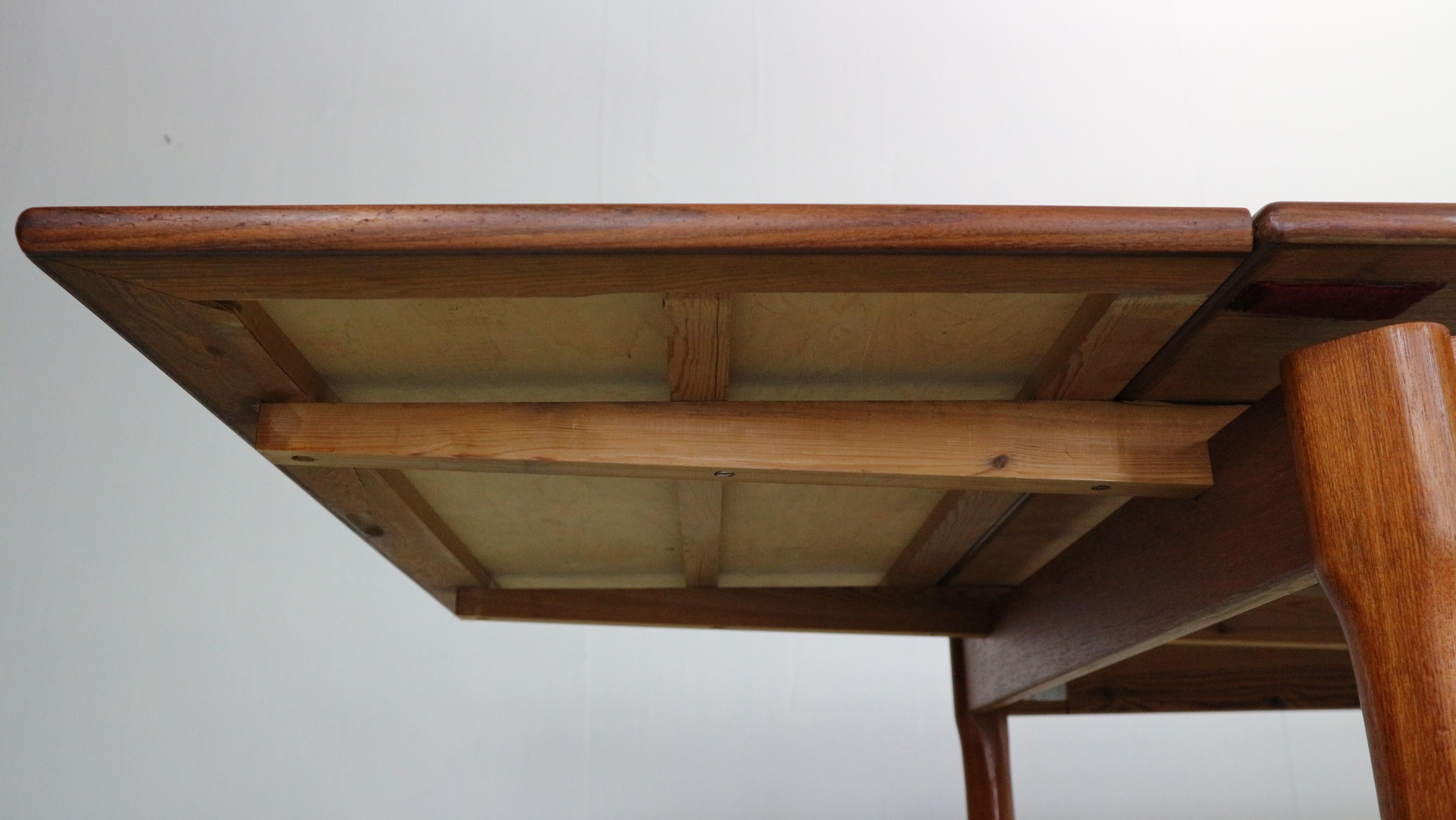 Mid-Century Danish Design Extendable Teak Dining Table, 1960s For Sale 9