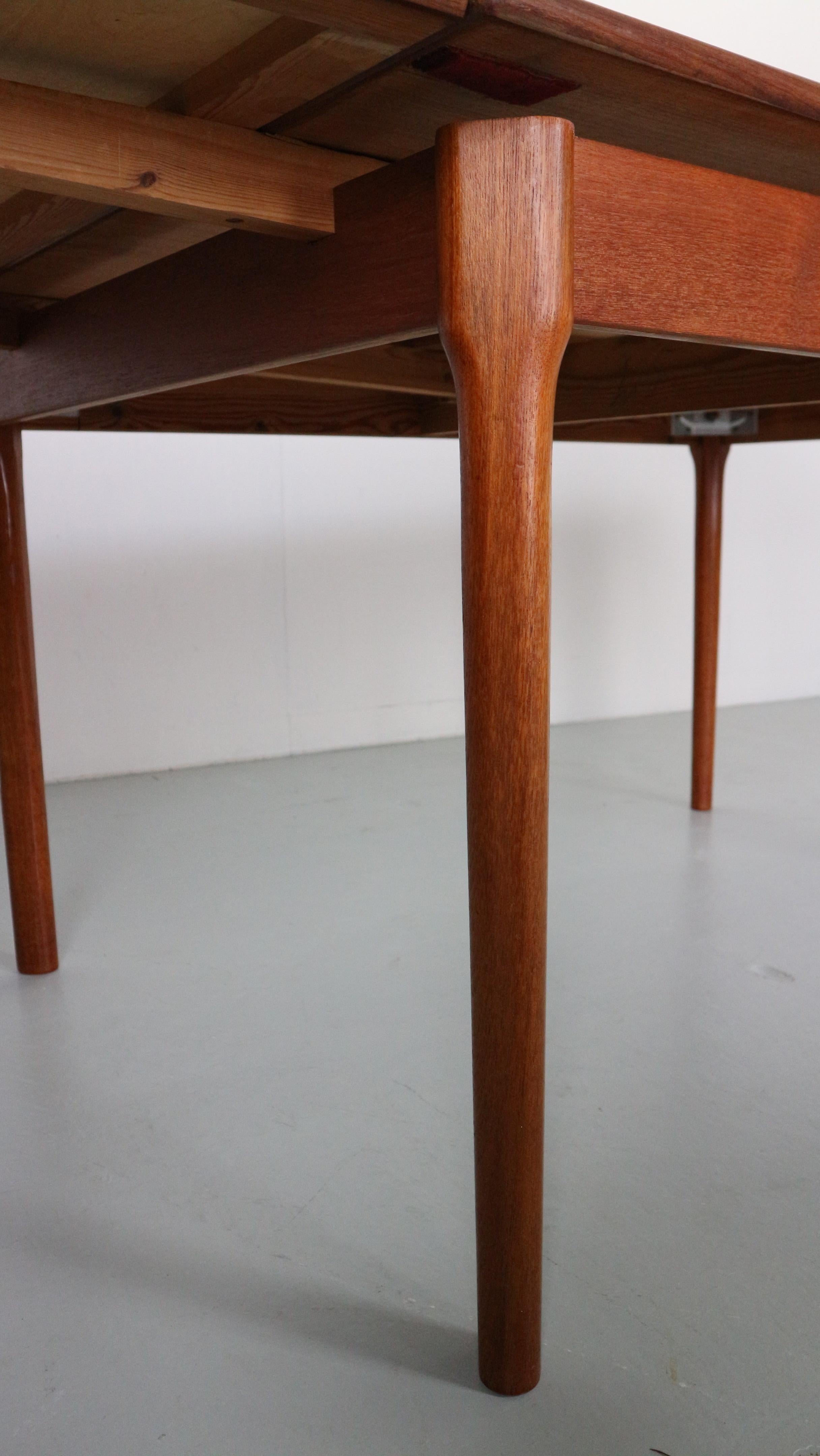 Mid-Century Danish Design Extendable Teak Dining Table, 1960s For Sale 10
