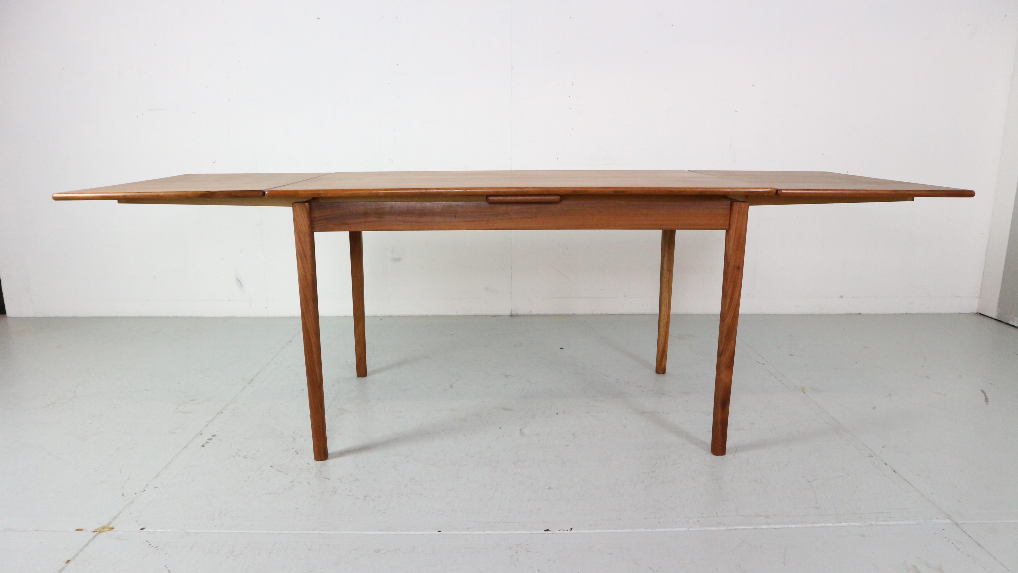 Mid-Century Danish Design Extendable Teak Dining Table, 1960s 11