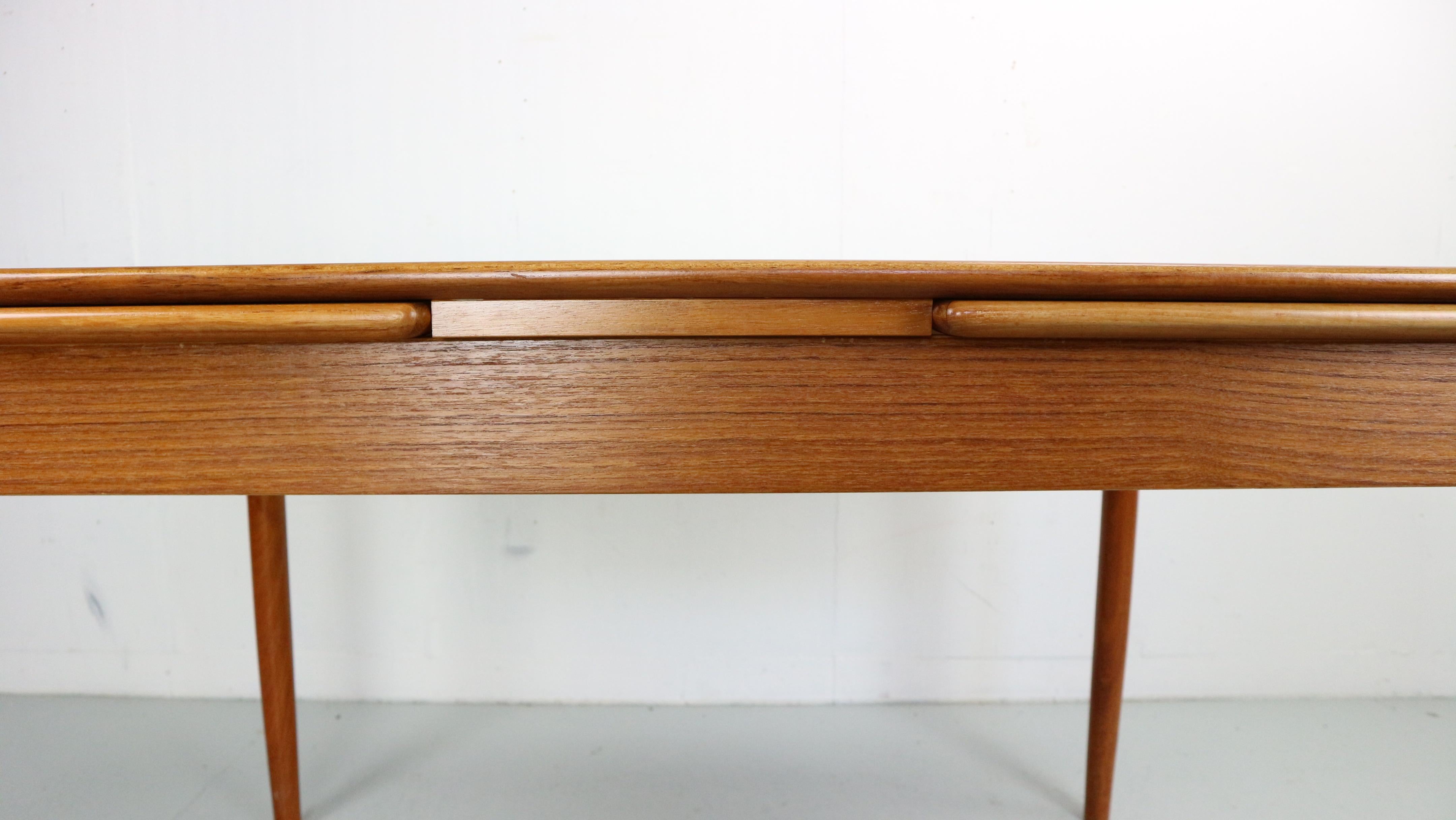 Mid-Century Danish Design Extendable Teak Dining Table, 1960s For Sale 12
