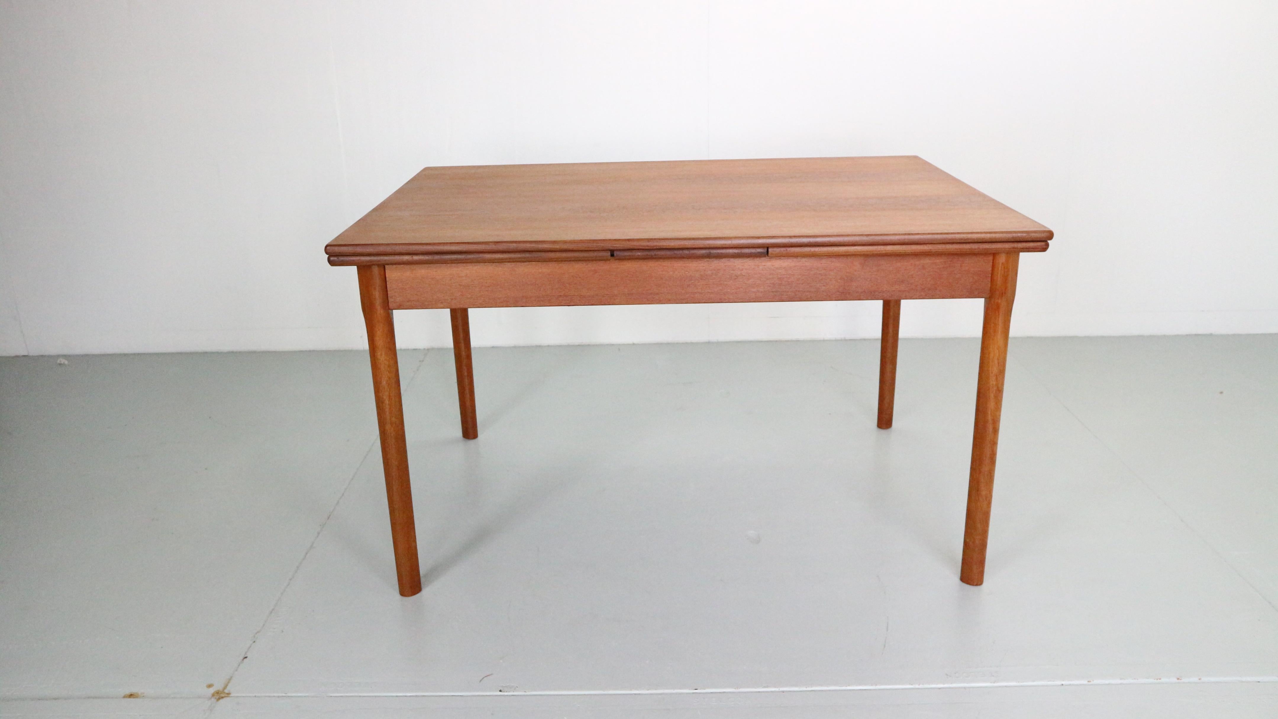 Mid-Century Danish Design Extendable Teak Dining Table, 1960s For Sale 12