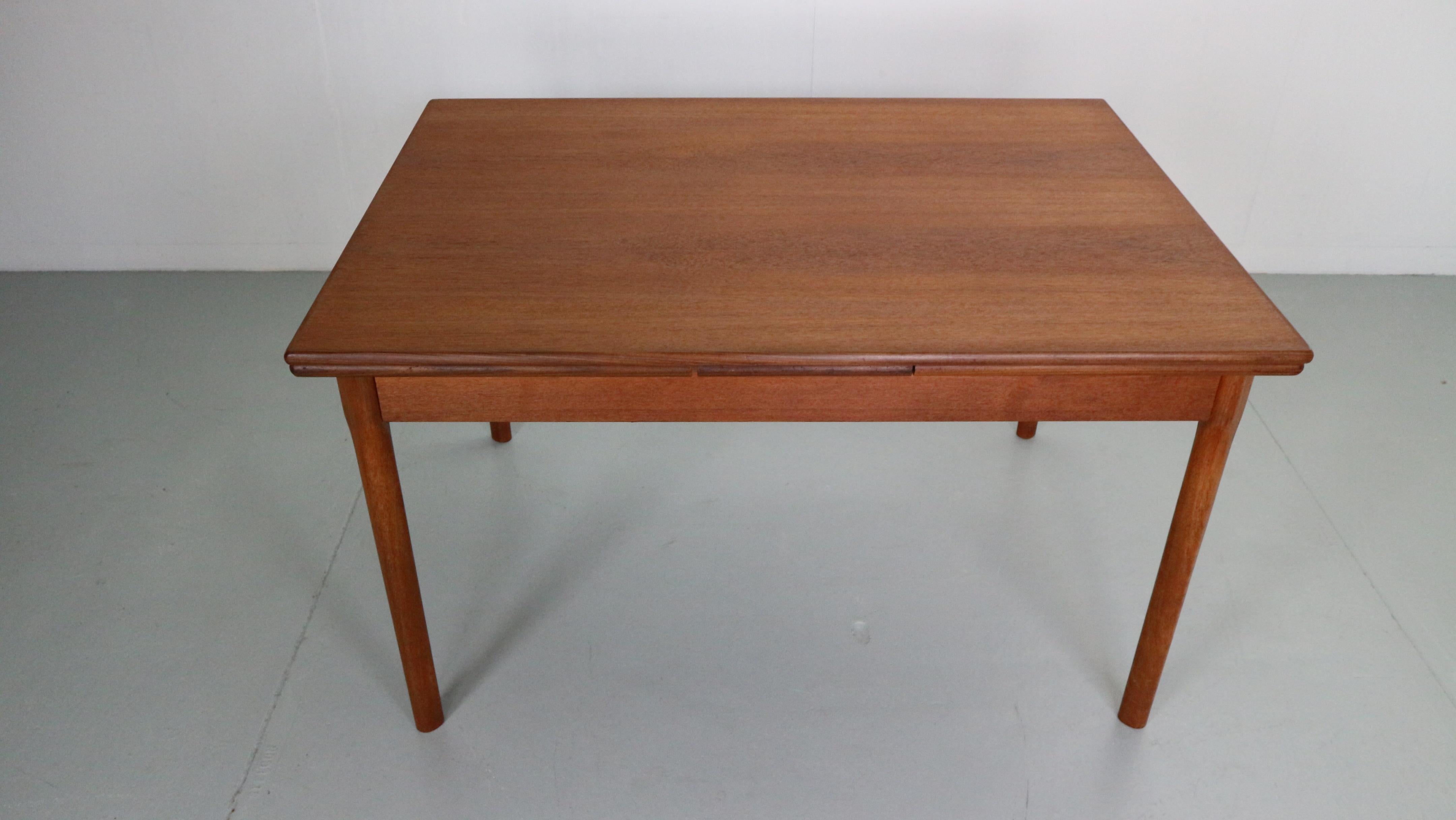 Mid-Century Danish Design Extendable Teak Dining Table, 1960s For Sale 13