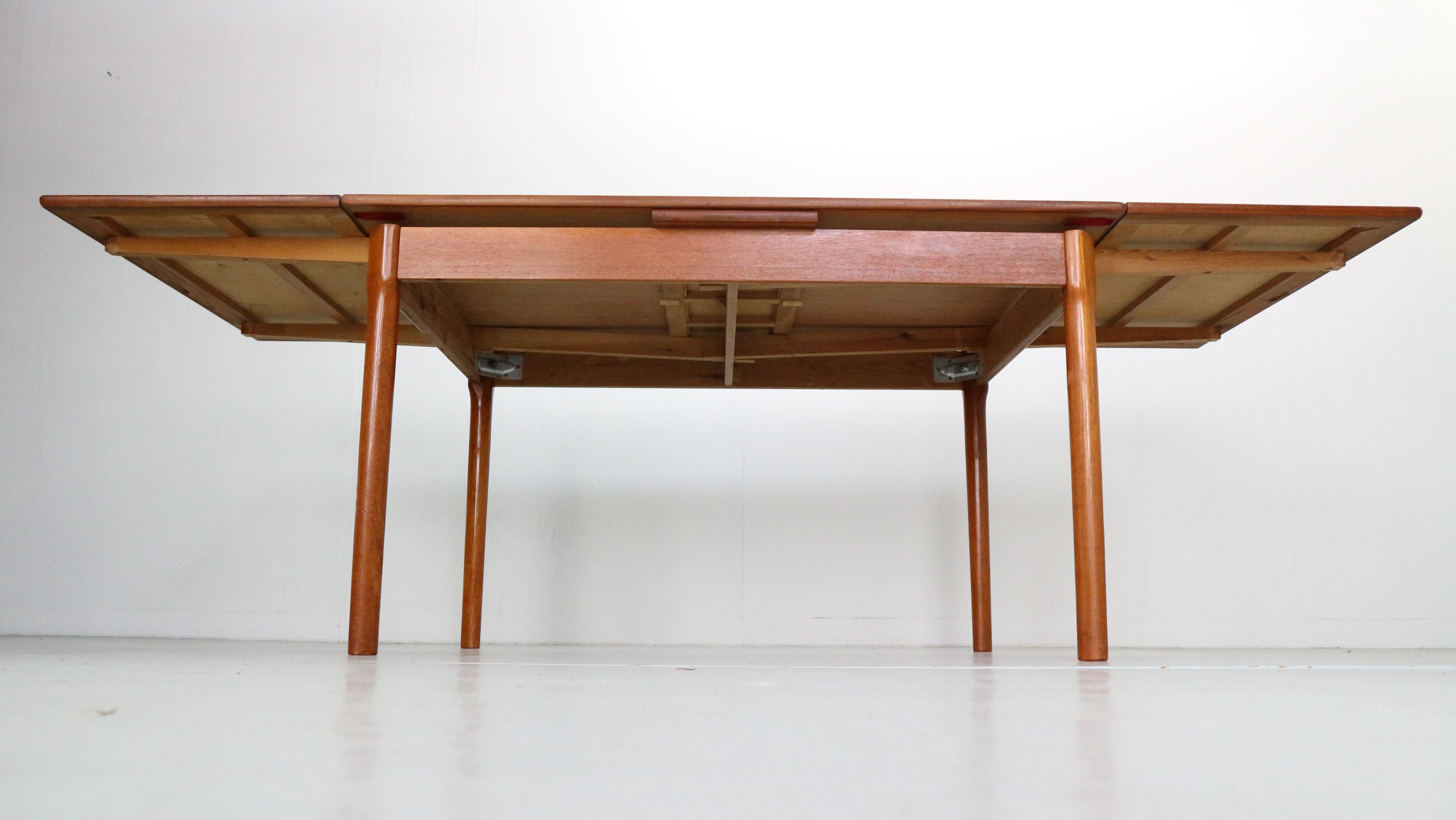 Mid-Century Modern Mid-Century Danish Design Extendable Teak Dining Table, 1960s For Sale