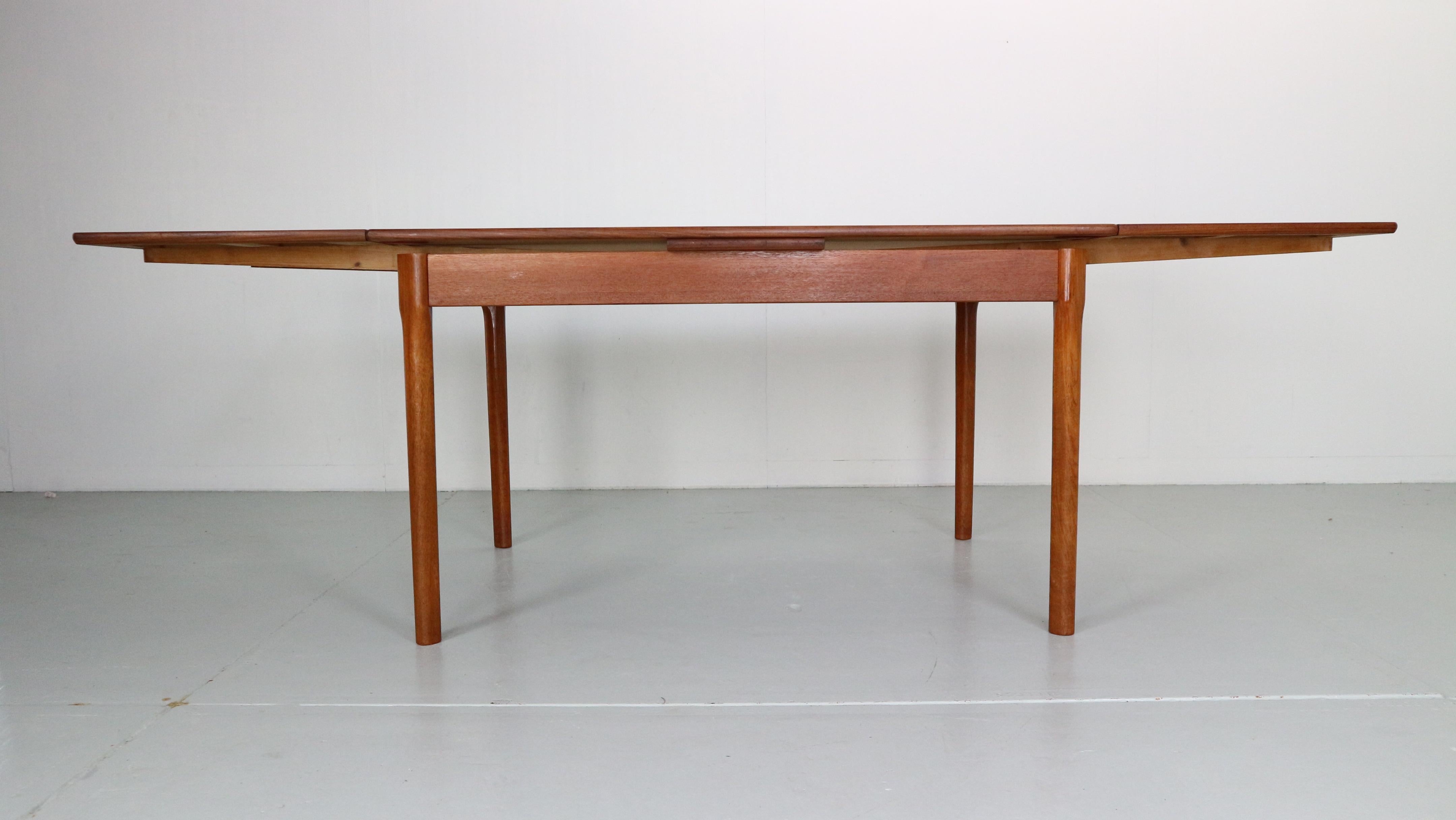 Mid-Century Danish Design Extendable Teak Dining Table, 1960s For Sale 2