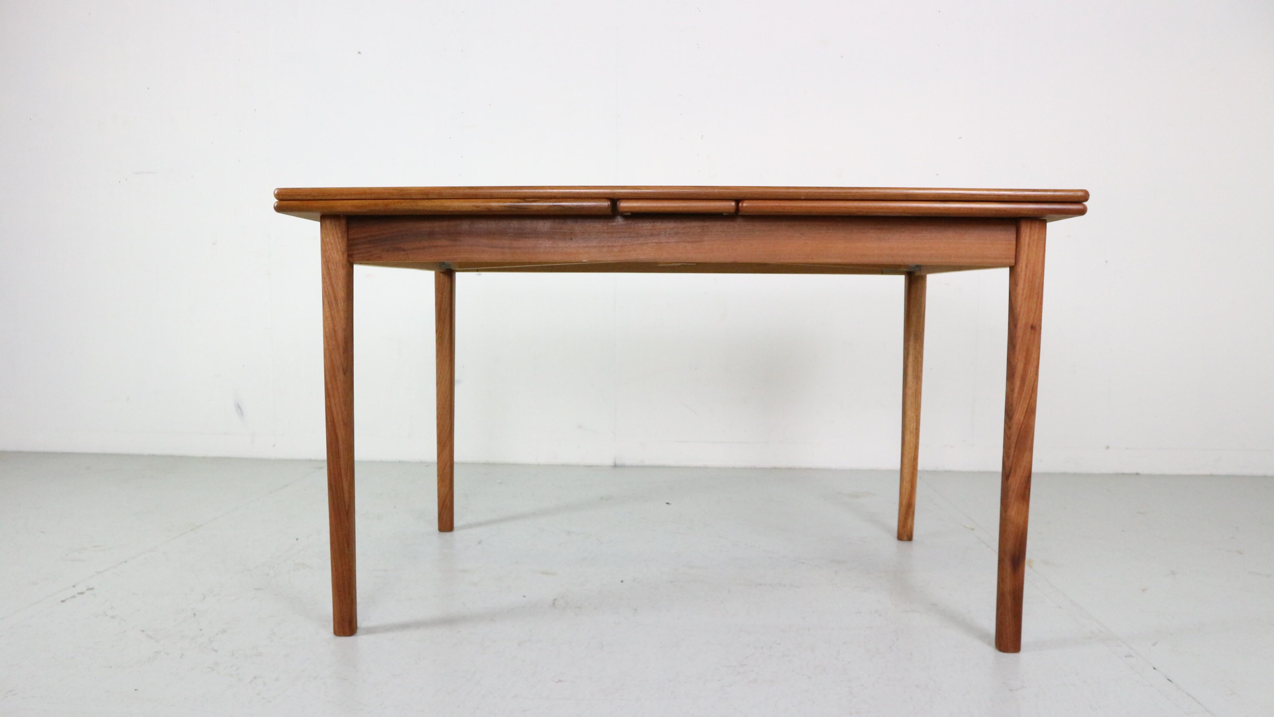 Mid-Century Danish Design Extendable Teak Dining Table, 1960s 3