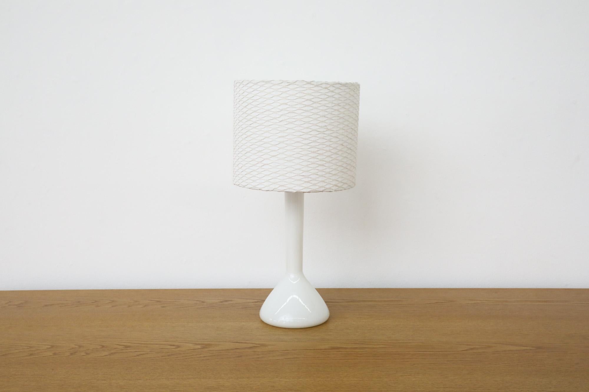 Mid-Century moderno Lampade da tavolo in vetro di design danese del metà secolo di Holmegaard in vendita