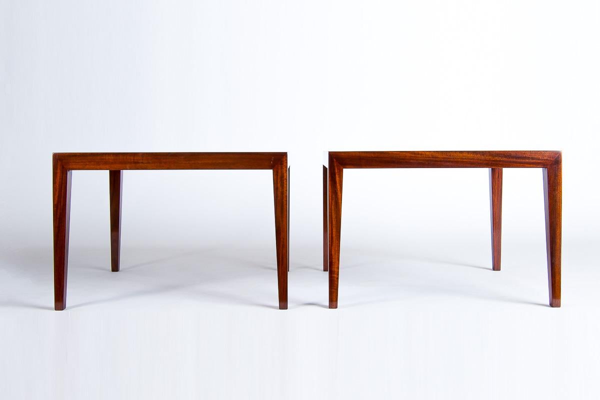 A superb pair of Severin Hansen coffee tables / sofa tables for Haslev Mobelfabrik in the 1960’s. A beautiful simple and elegant design with the characteristic V shaped joints in a stunning rosewood with amazing colour and patina. These are really