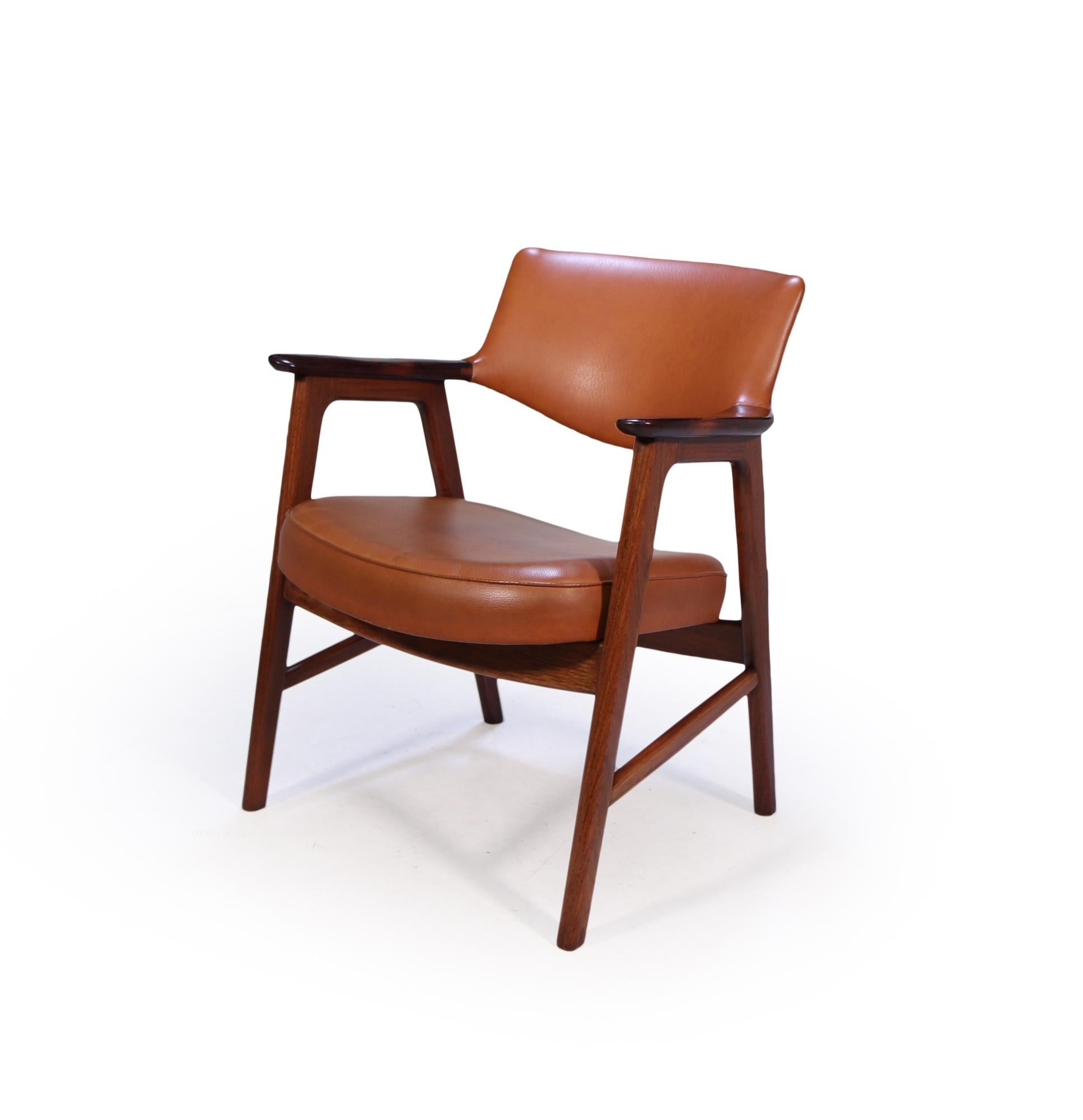 A well designed and crafted chair, produced in rosewood so is very heavy and strong, having no loose joints and very stable, this chair will last for many years, the vinyl upholstery is all intact wit no damage, the chair is in excellent vintage