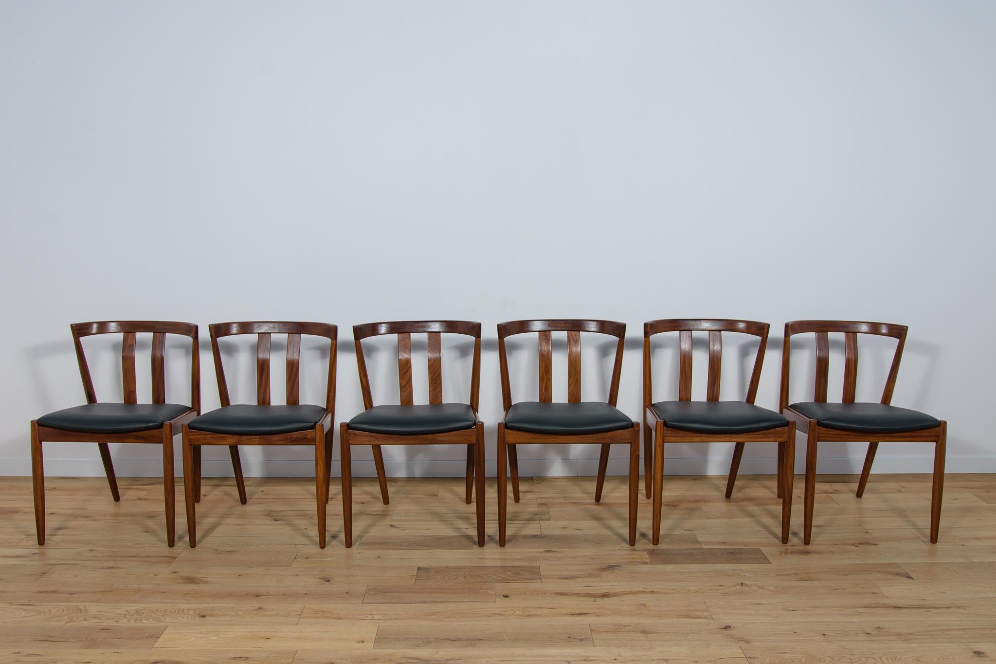 
The set of six chairs was produced in Denmark in the 1960s. The chairs were made of teak wood. A piece of furniture with a refined design combined with high craftsmanship of carpentry elements. This is evidenced by the design of the backrest and