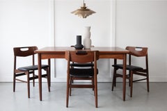 Ensemble de quatre chaises de salle à manger danoises du milieu du siècle