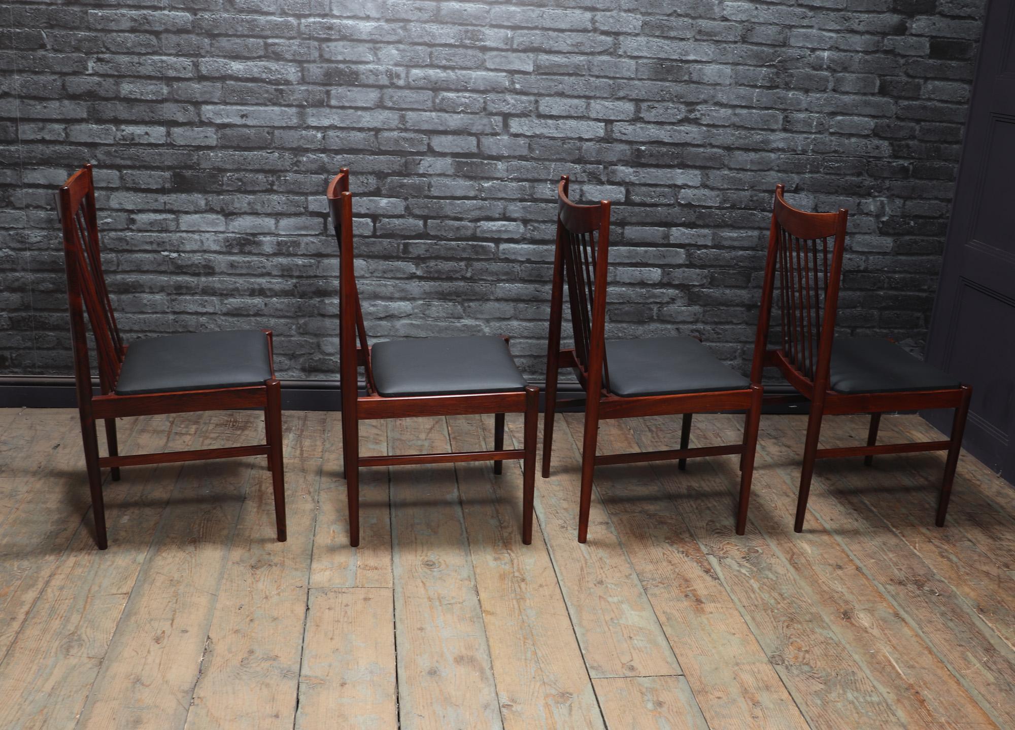 Chaises de salle à manger danoises du milieu du siècle dernier, modèle 422 d'Arne Vodder en vente 1