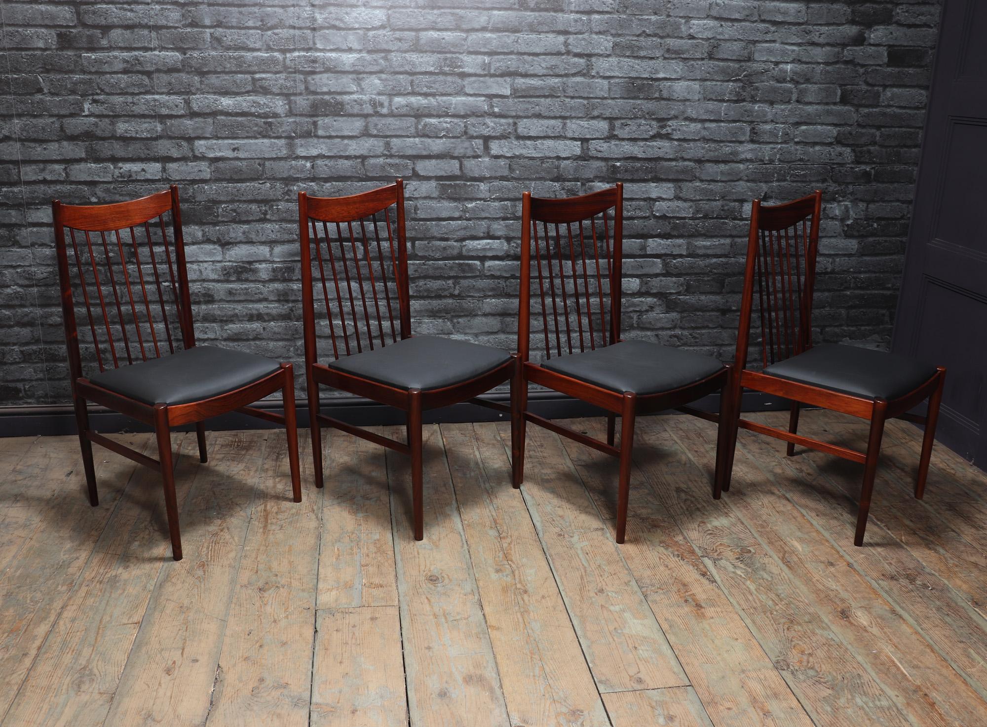 Chaises de salle à manger danoises du milieu du siècle dernier, modèle 422 d'Arne Vodder en vente 2