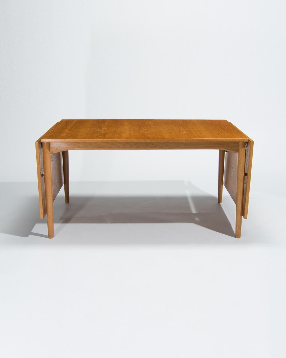 A charming mid century Danish dining table designed by Borge Mogensen for Karl Andersson & Söner.

Made in oak with lovely colour and patina the table features 2 drop down extension leaves so the table can sit 8/10 people. These can easily be