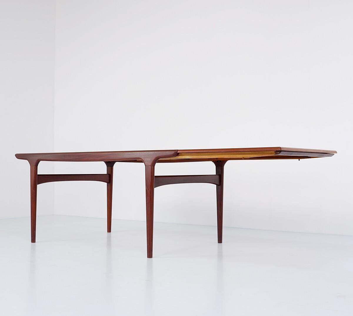 Mid Century Danish Dining Table by Johannes Andersen, Uldum Møbelfabrik 4