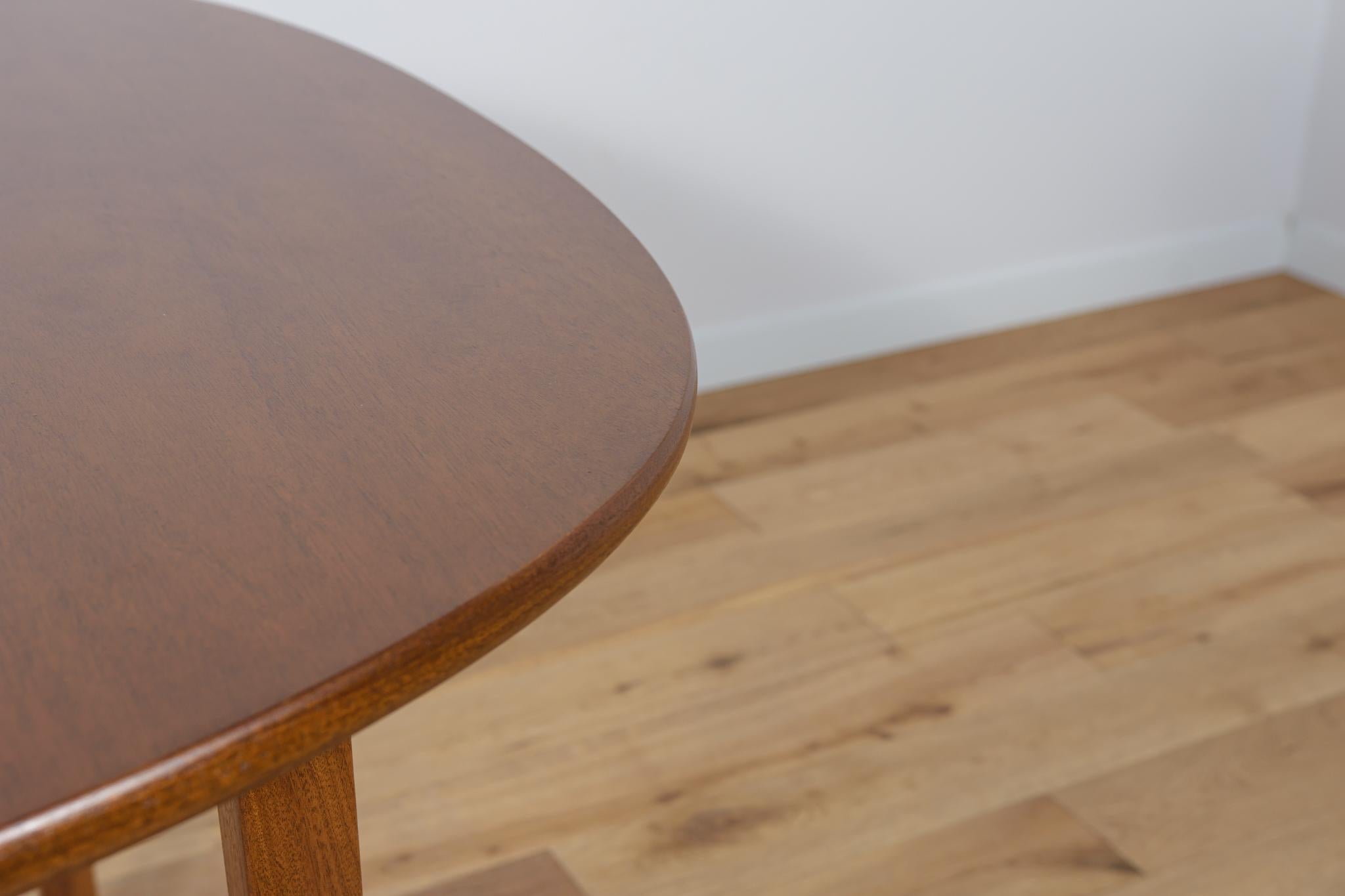 Mid-Century Danish Dining Table by Ole Wanscher for Poul Jeppesens For Sale 5