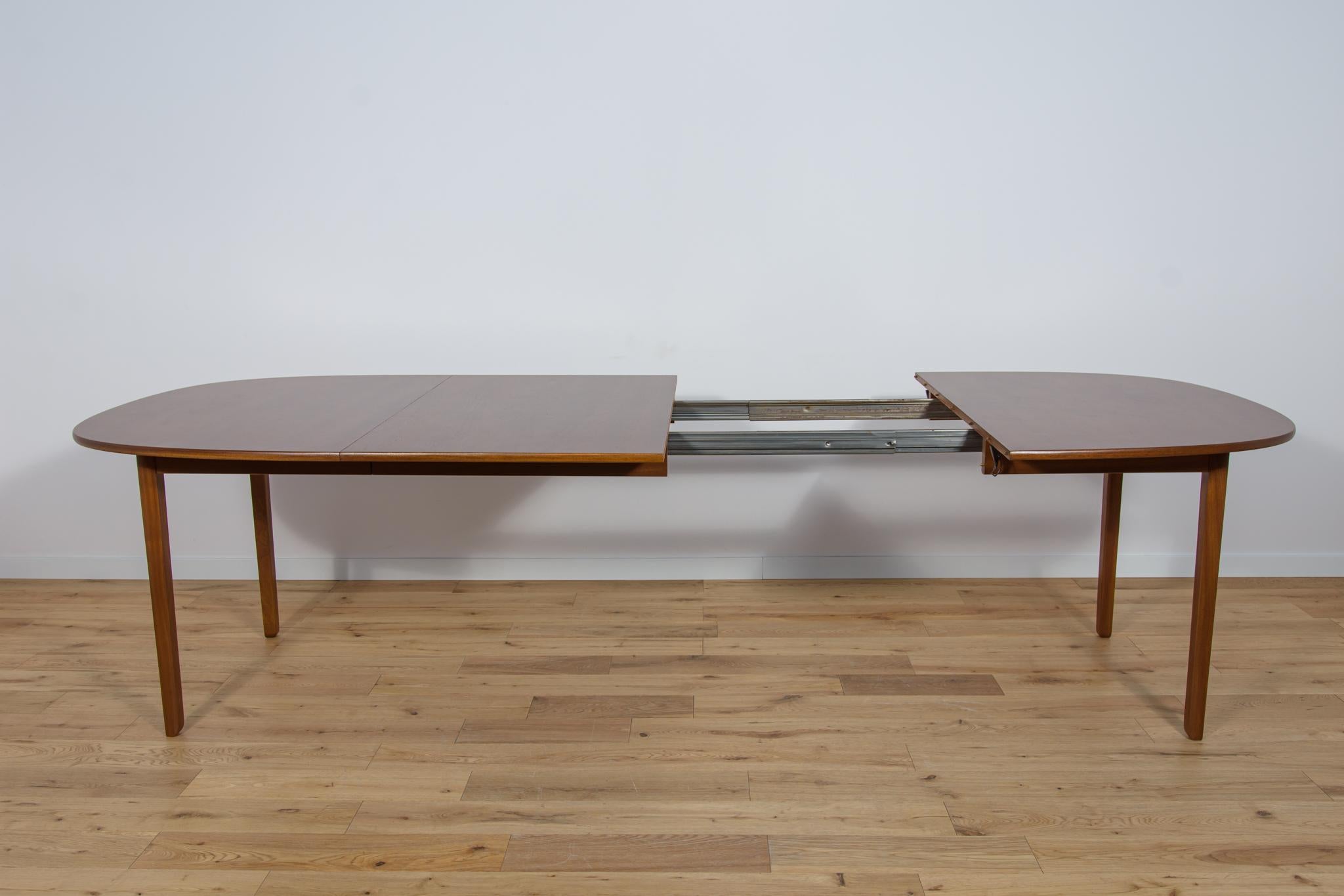 Mid-Century Danish Dining Table by Ole Wanscher for Poul Jeppesens For Sale 1