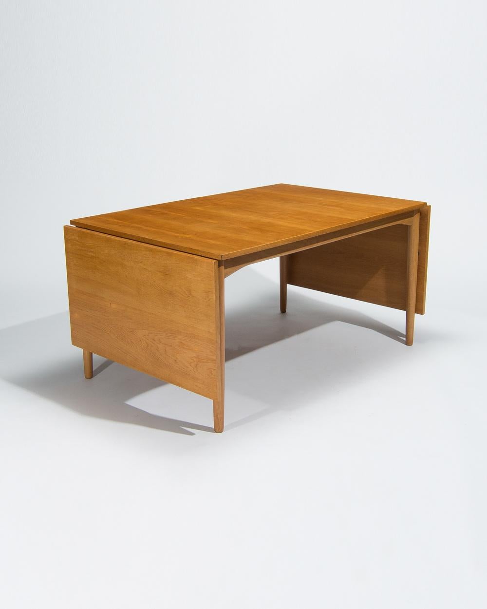 Mid Century Danish Dining Table In Oak By Borge Mogensen, 1960’s For Sale 5