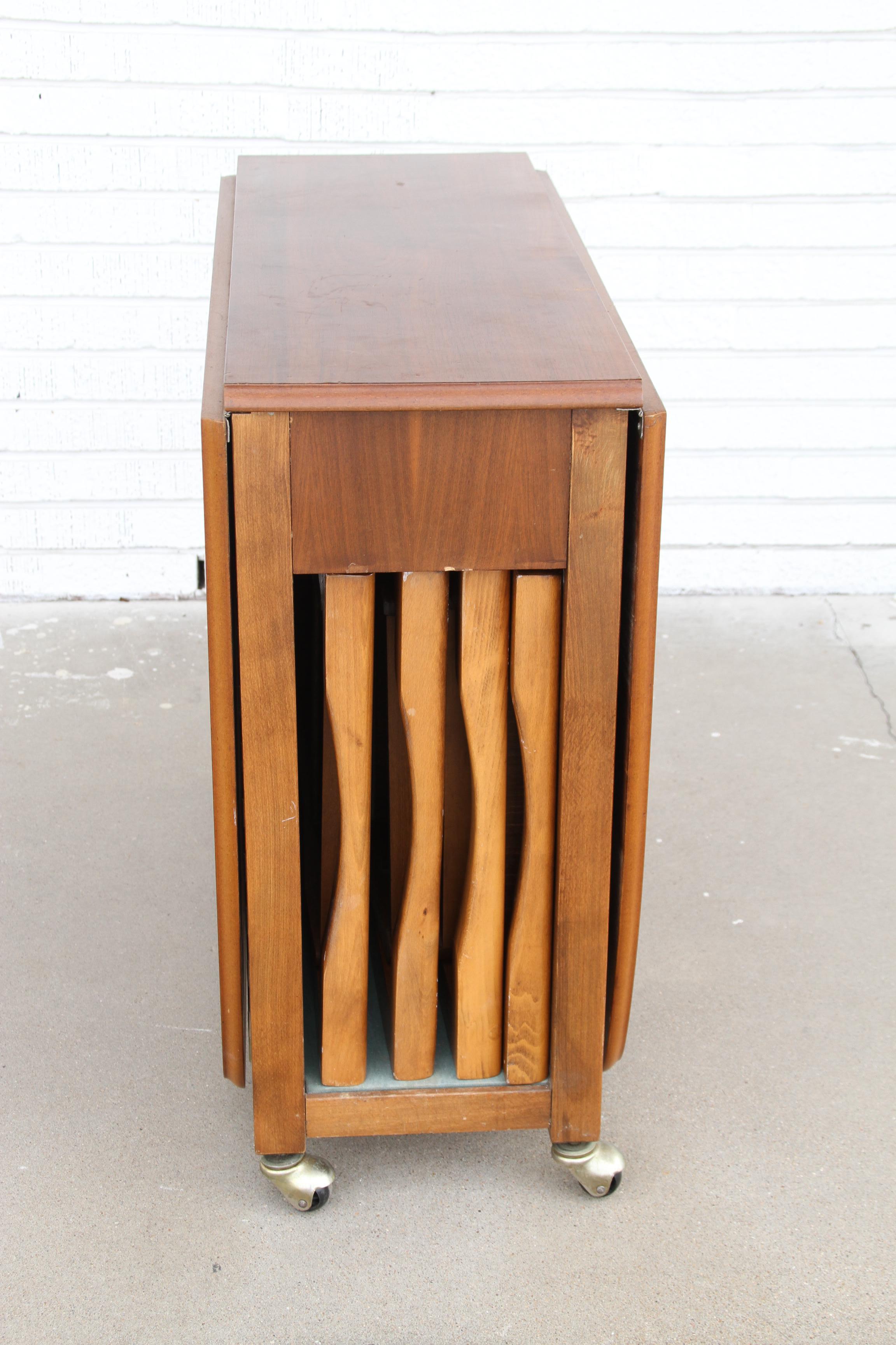 Mid Century Danish Dropleaf Storage Table and Chairs In Good Condition For Sale In Pasadena, TX