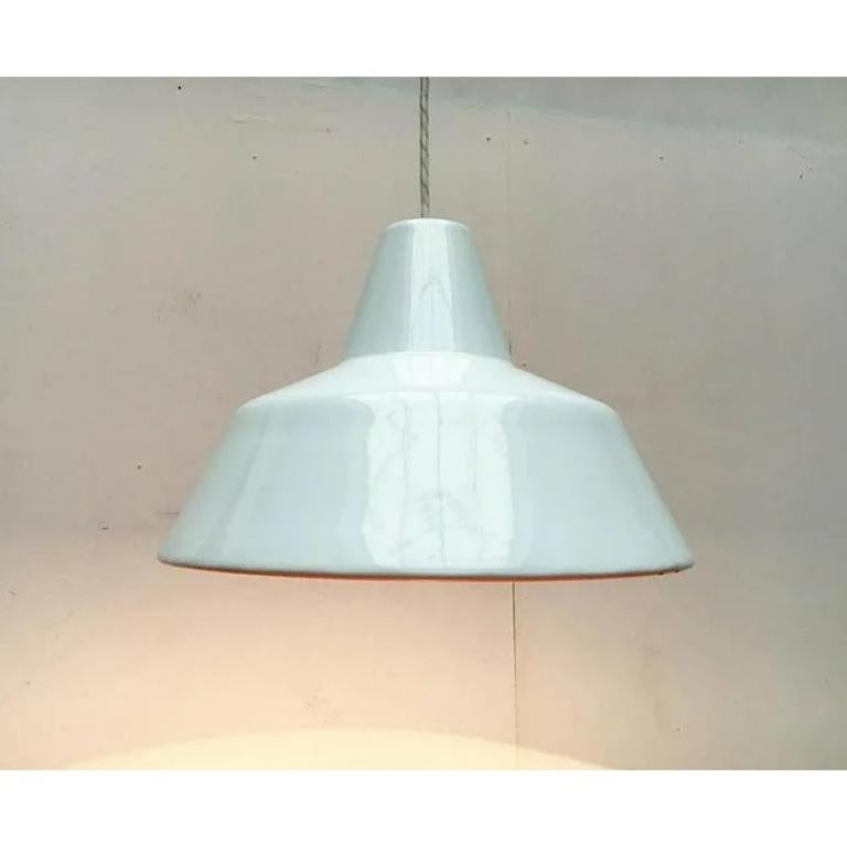 Lampada a sospensione danese Emaille Amatur di Louis Poulsen, anni '60, metà secolo In condizioni buone in vendita a Hamburg, DE
