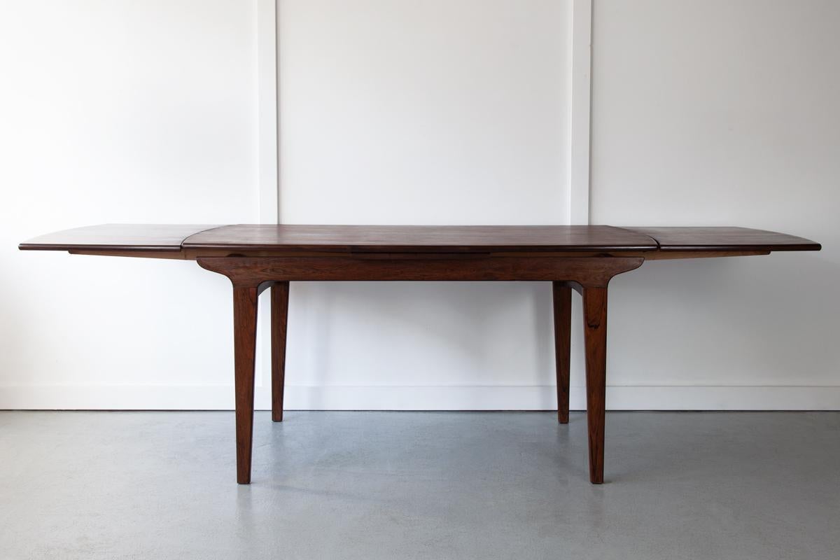 Mid Century, Danish Extending 'Surfboard' Dining Table in Rosewood 3