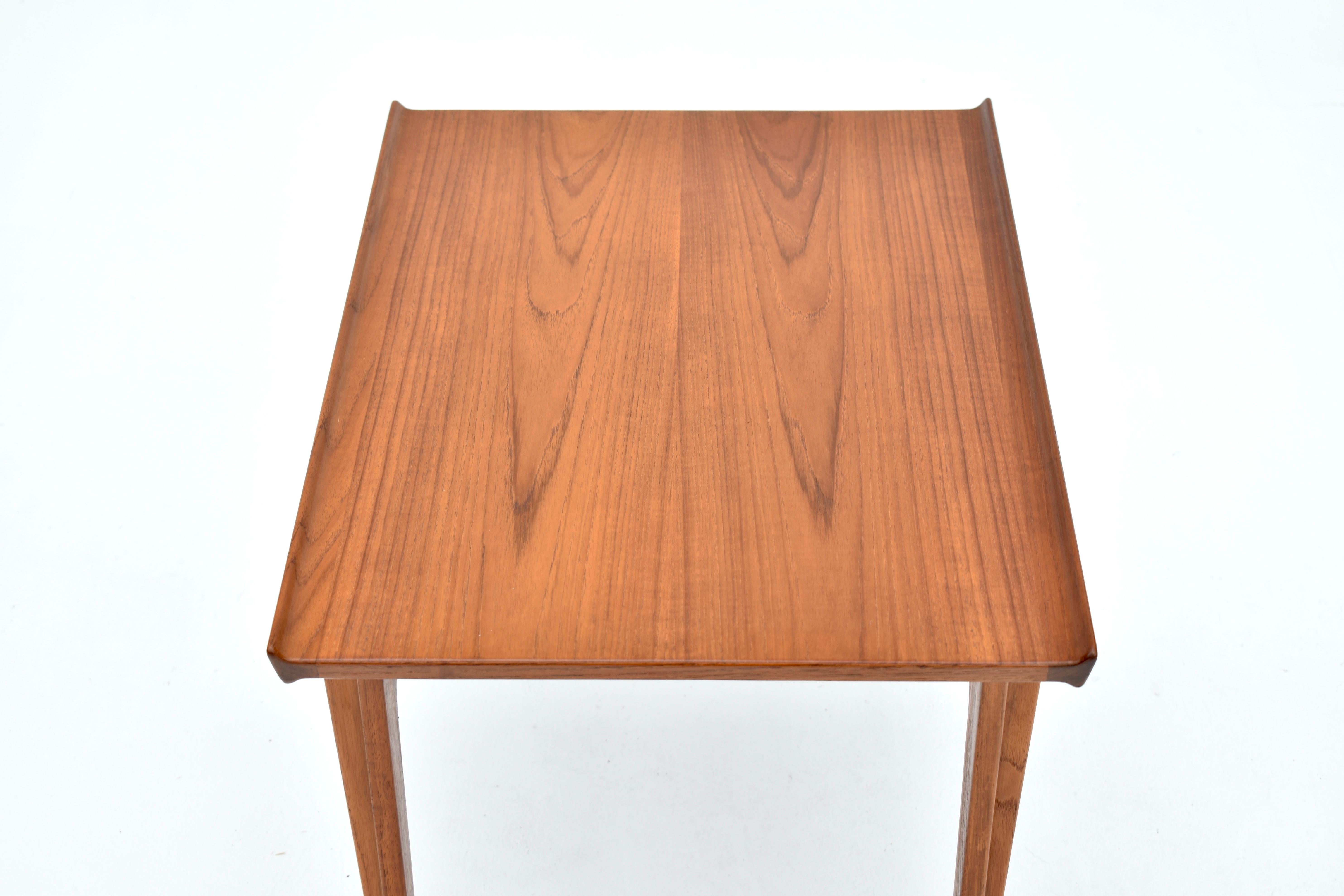 Mid Century Danish Finn Juhl Model 535 Teak side Table For France & Son In Good Condition In Shepperton, Surrey