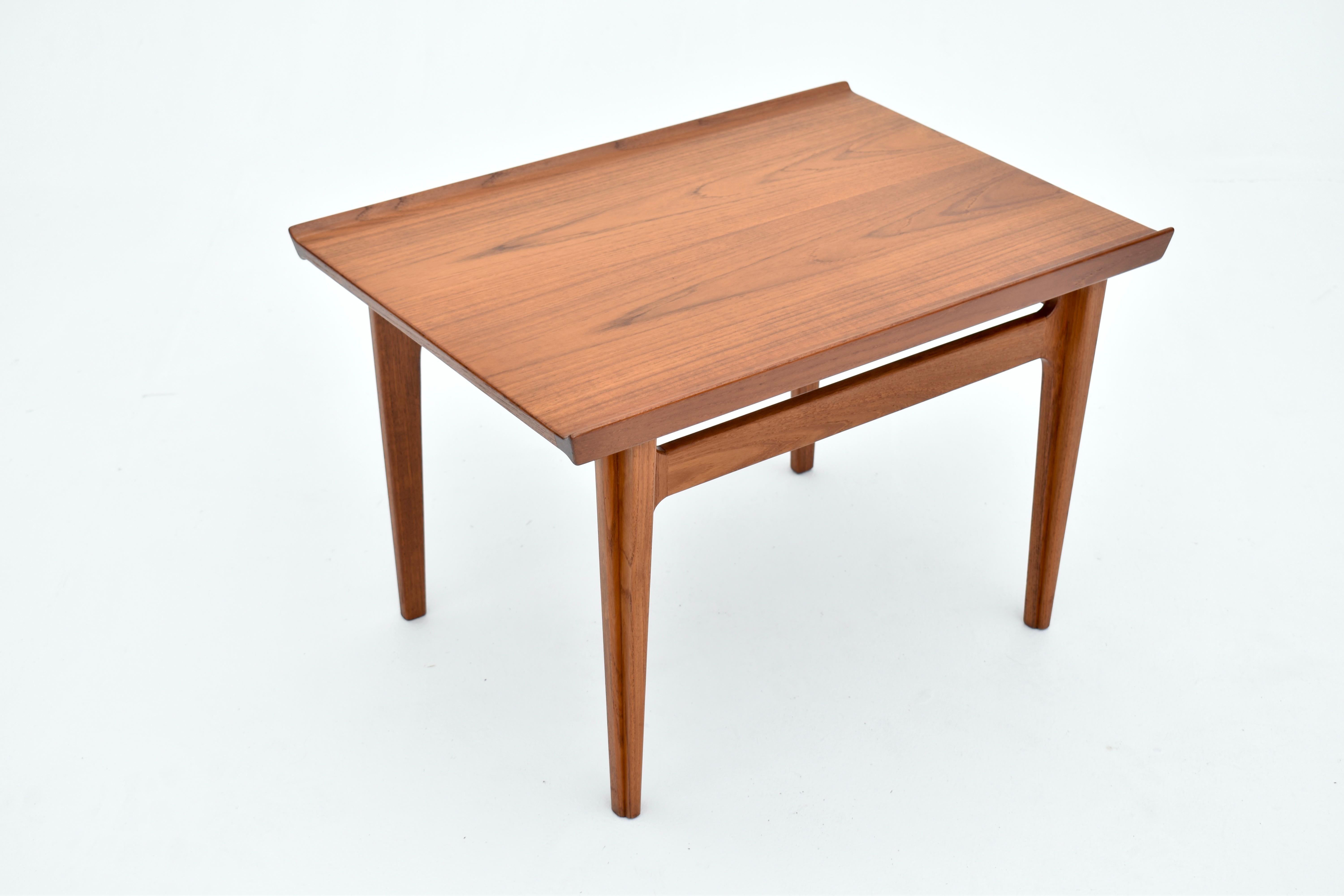 Mid Century Danish Finn Juhl Model 535 Teak side Table For France & Son 2