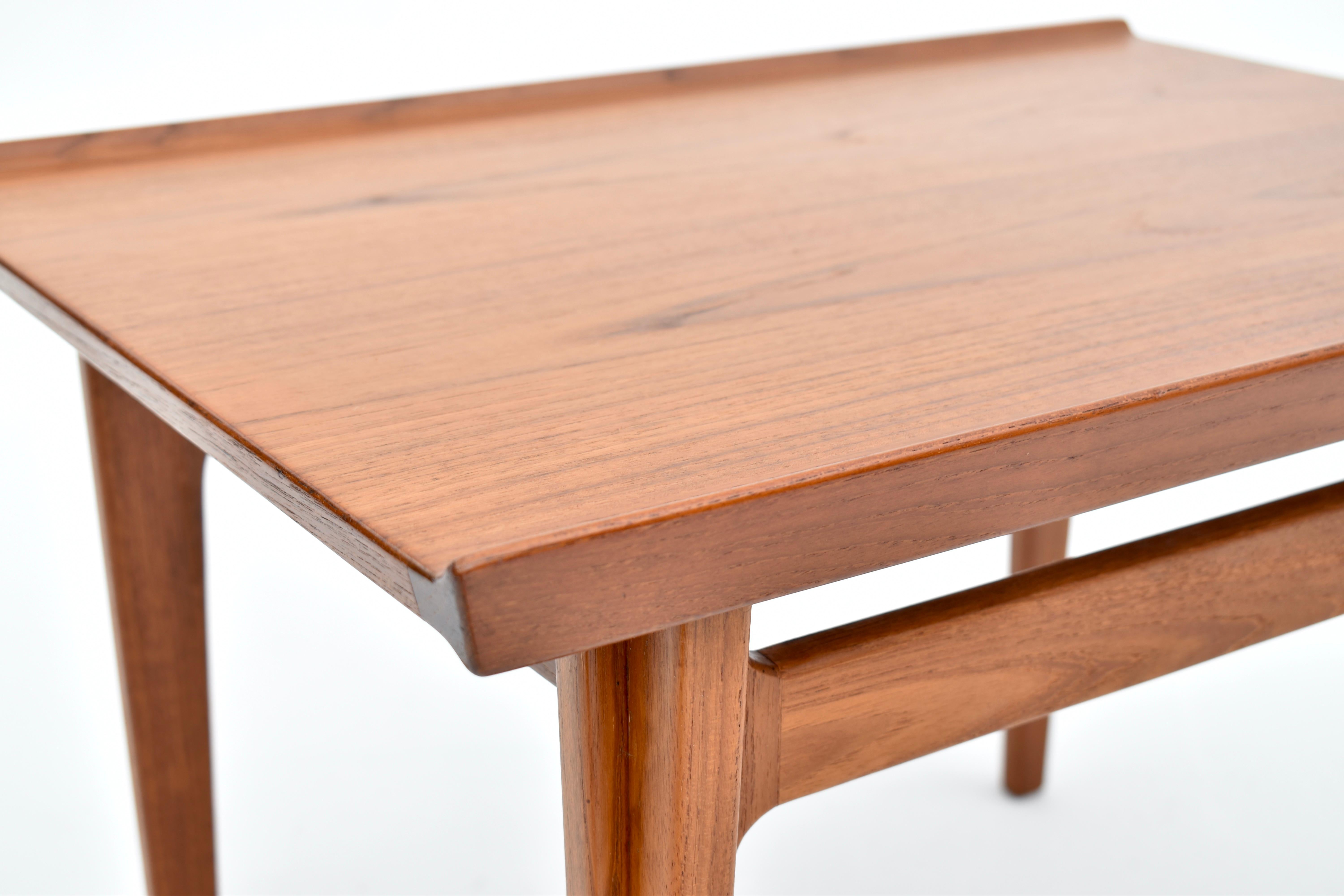 Mid Century Danish Finn Juhl Model 535 Teak side Table For France & Son 3