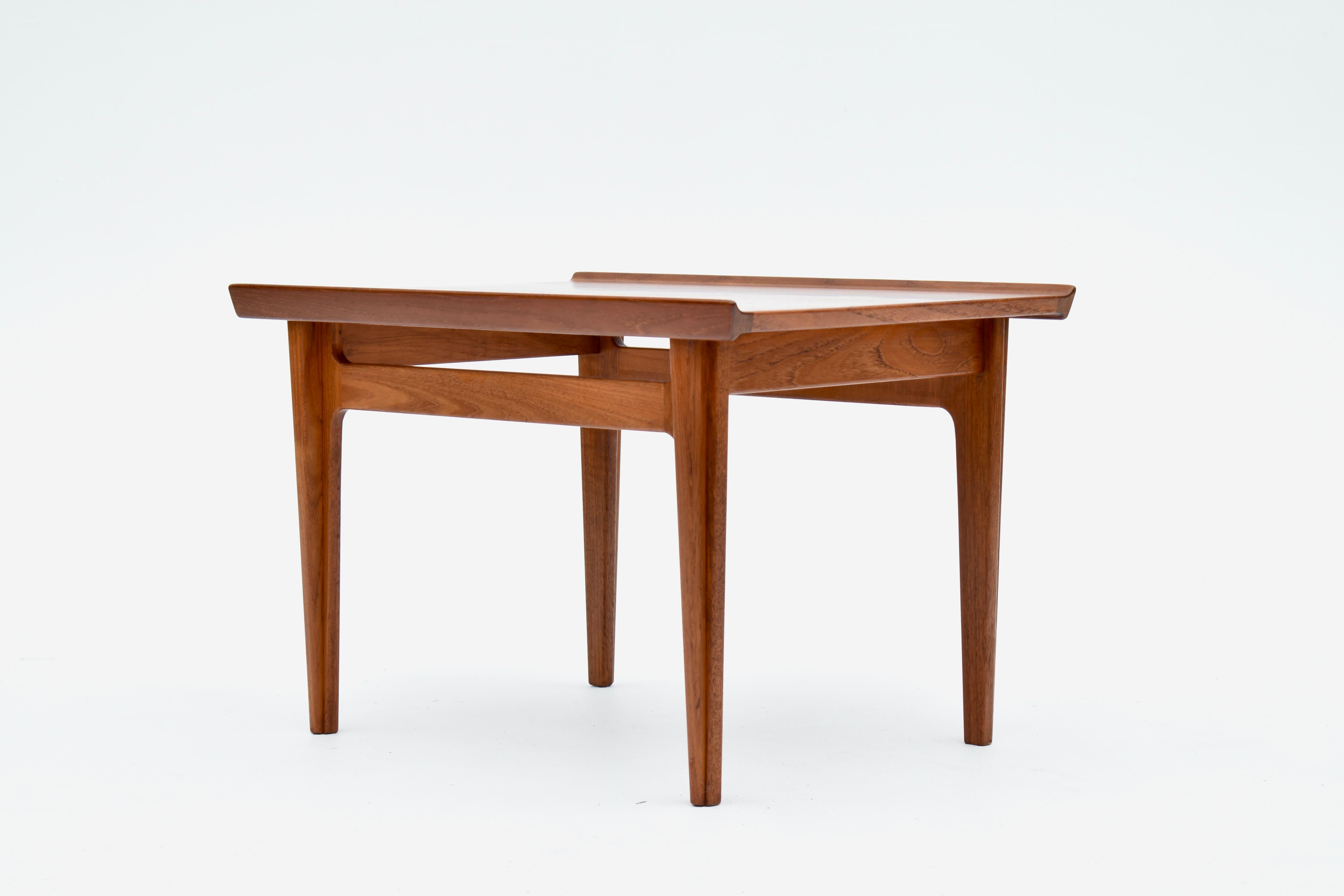 Mid Century Danish Finn Juhl Model 535 Teak side Table For France & Son 4