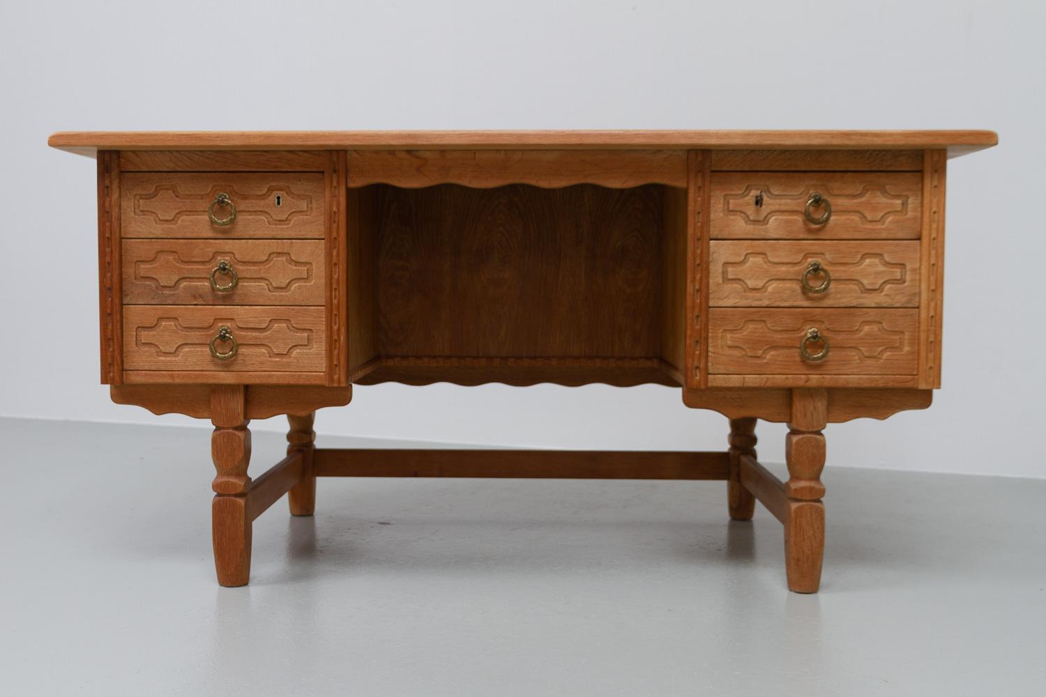 Mid-Century Danish Freestanding Desk in Oak, 1960s. 5