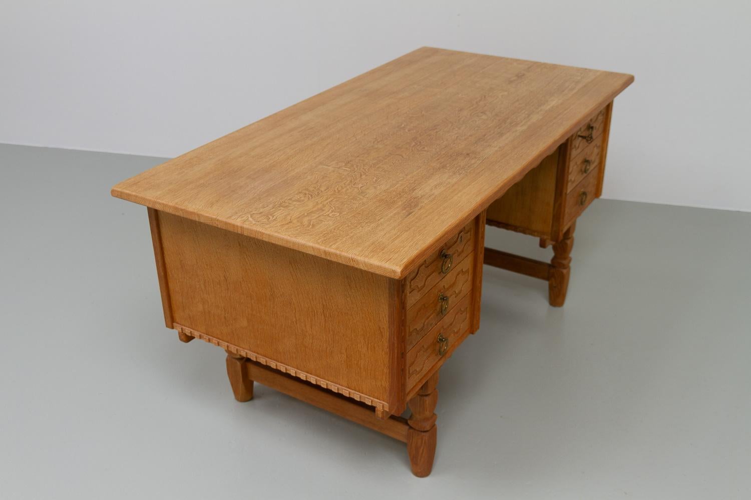 Mid-Century Danish Freestanding Desk in Oak, 1960s. 15