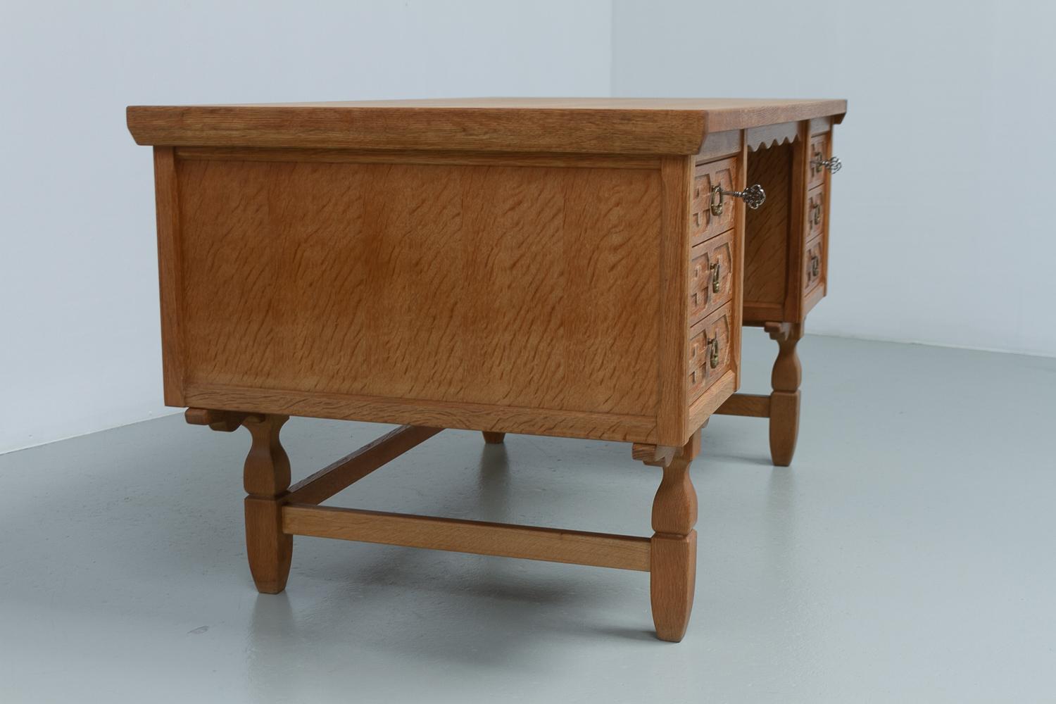 Mid-Century Danish Freestanding Oak Desk attributed to Henning Kjærnulf, 1960s. In Good Condition In Asaa, DK