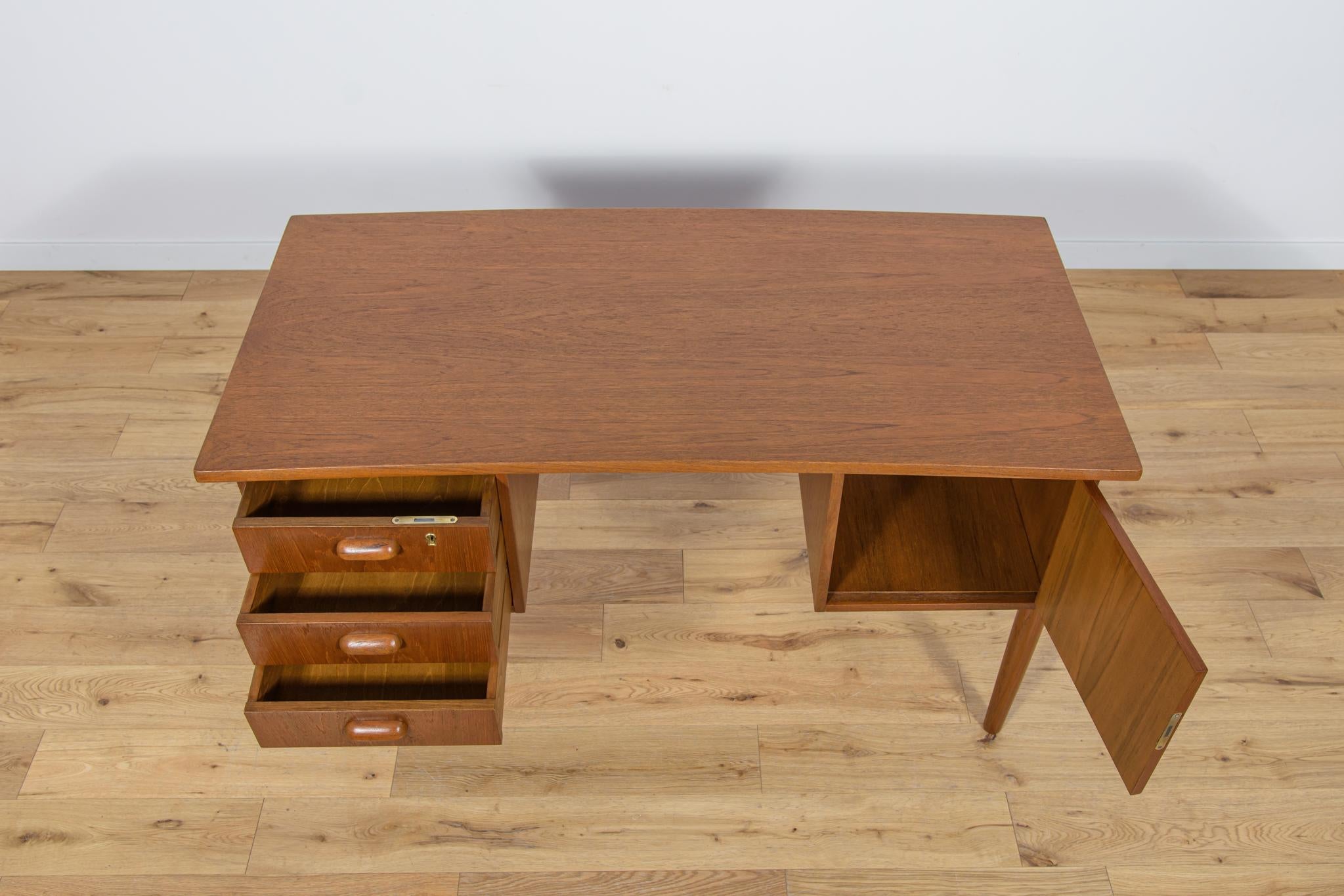 Mid-Century Danish Freestanding Teak Desk, 1960s For Sale 4