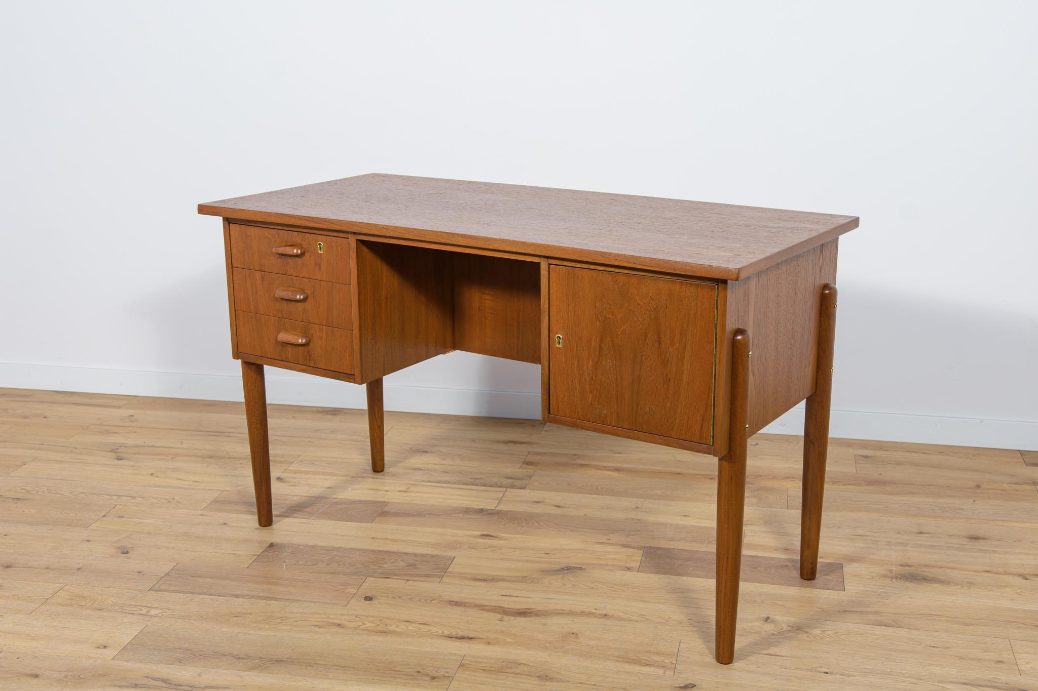 Mid-Century Danish Freestanding Teak Desk, 1960s For Sale 1
