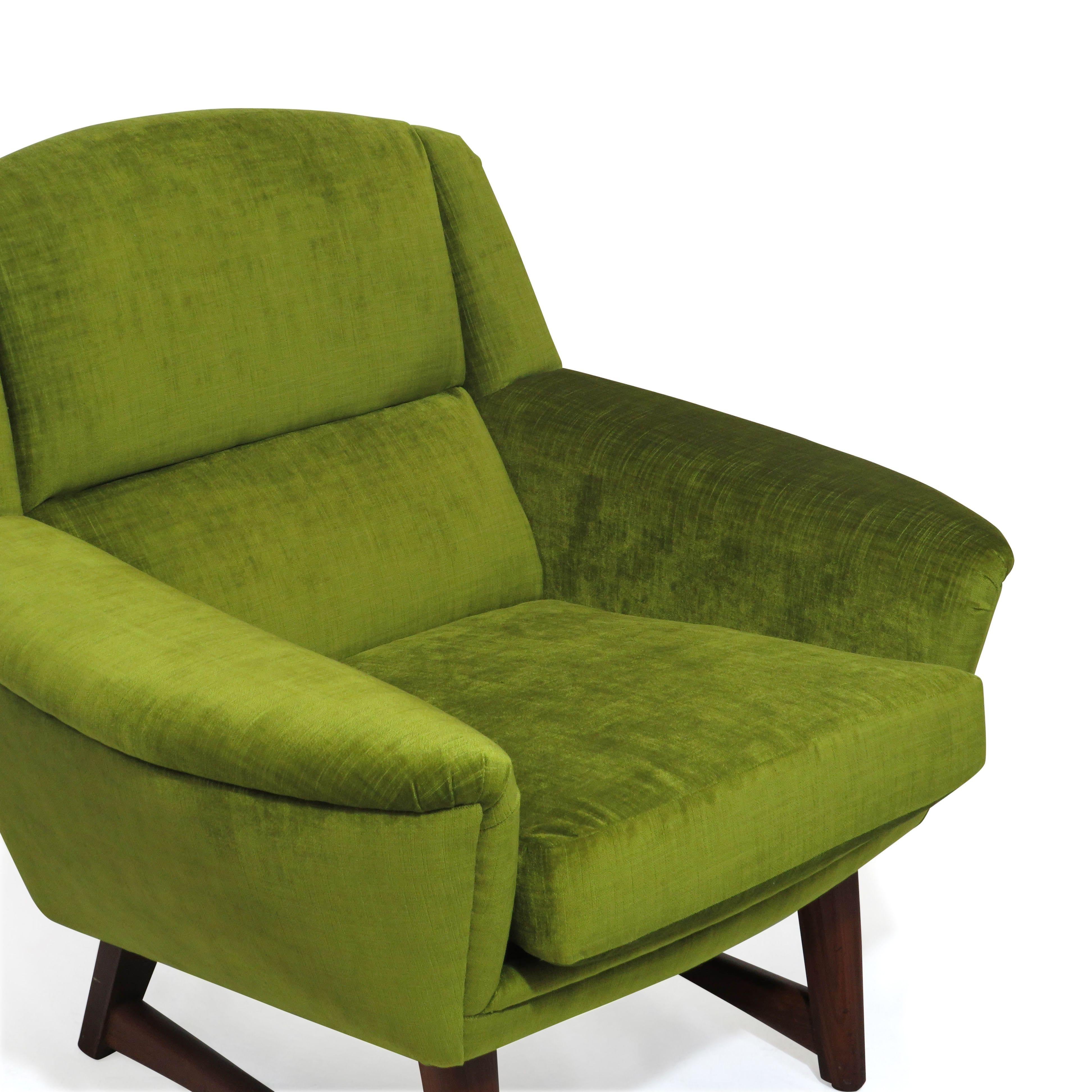 Mid Century Danish Green Velvet Lounge Chair In Excellent Condition For Sale In Oakland, CA