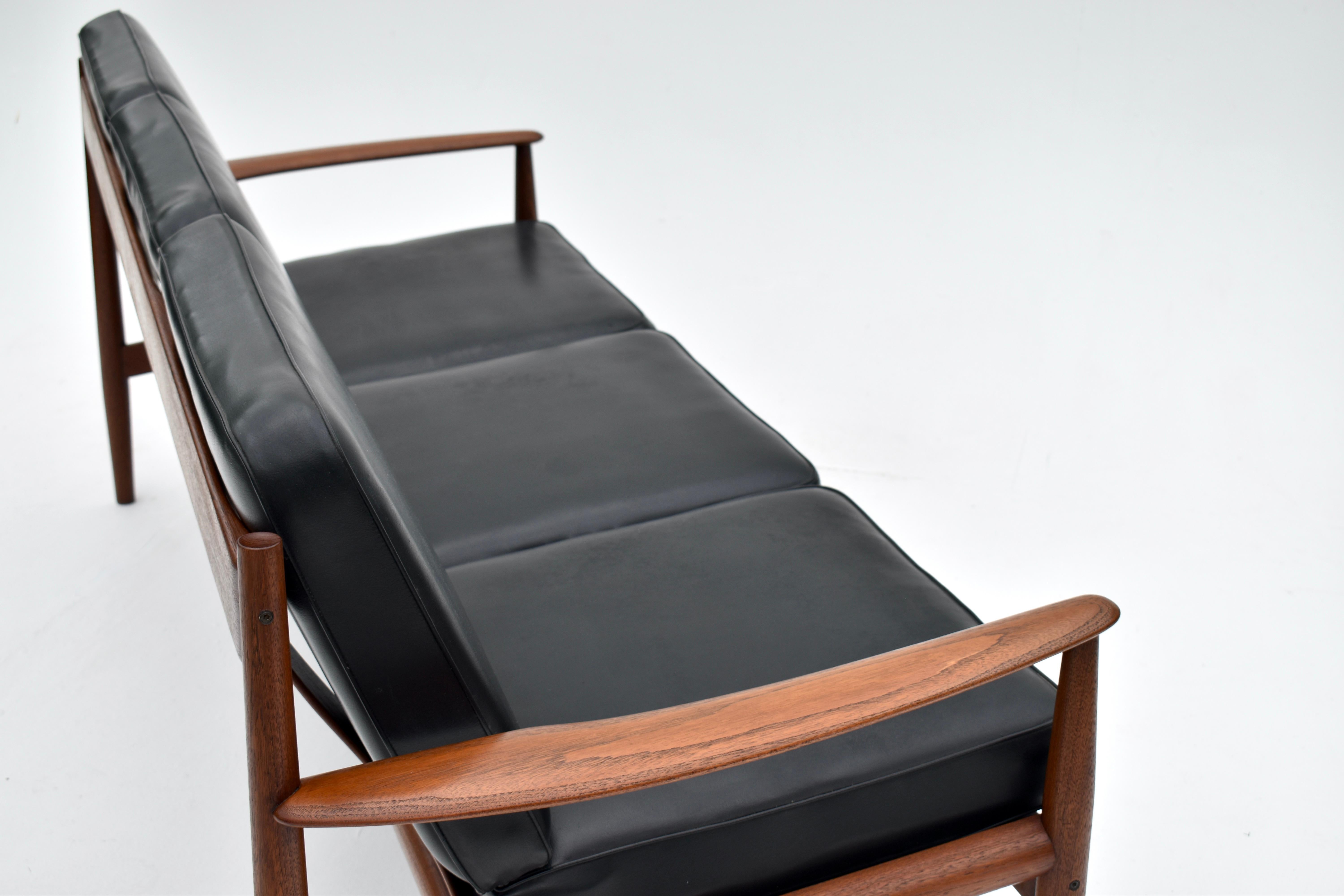 Mid Century Danish Grete Jalk Model 128/3 Teak Sofa For France & Son 12