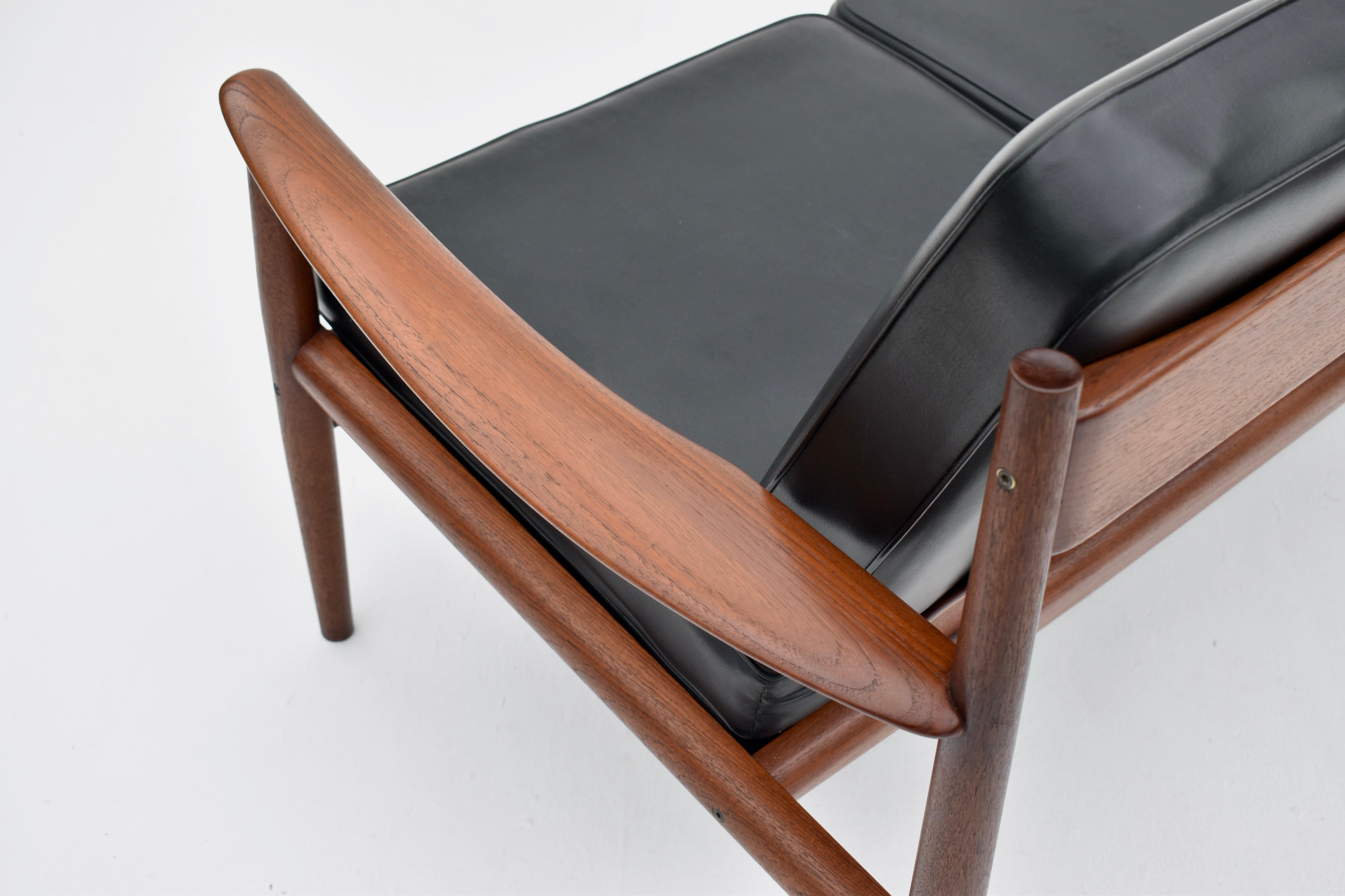 Mid Century Danish Grete Jalk Model 128/3 Teak Sofa For France & Son In Good Condition In Shepperton, Surrey